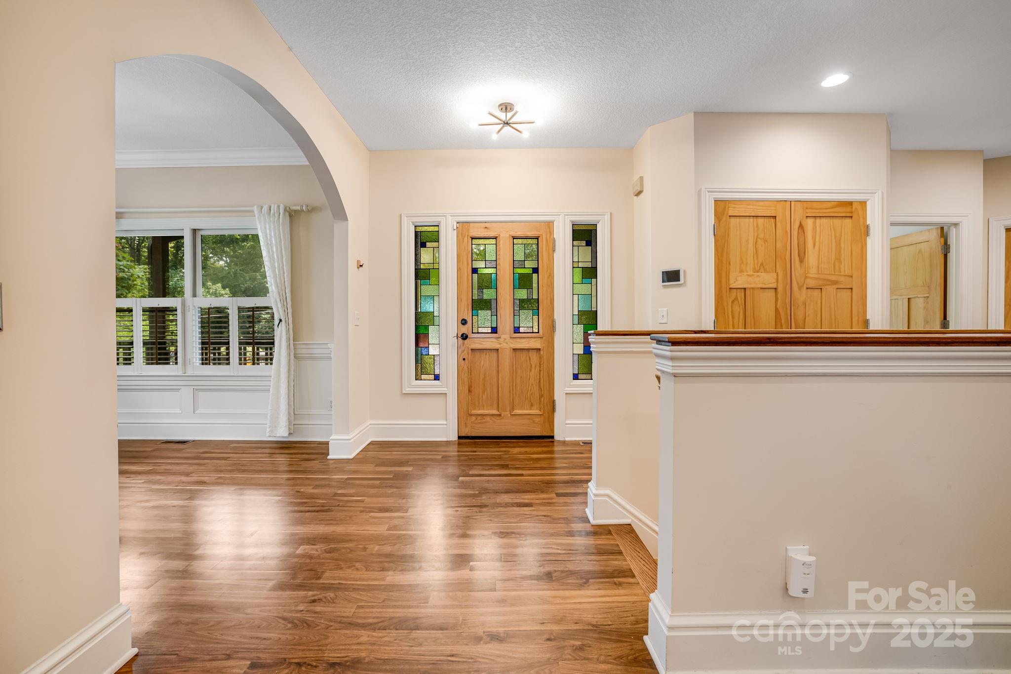 6 Woodland Road W