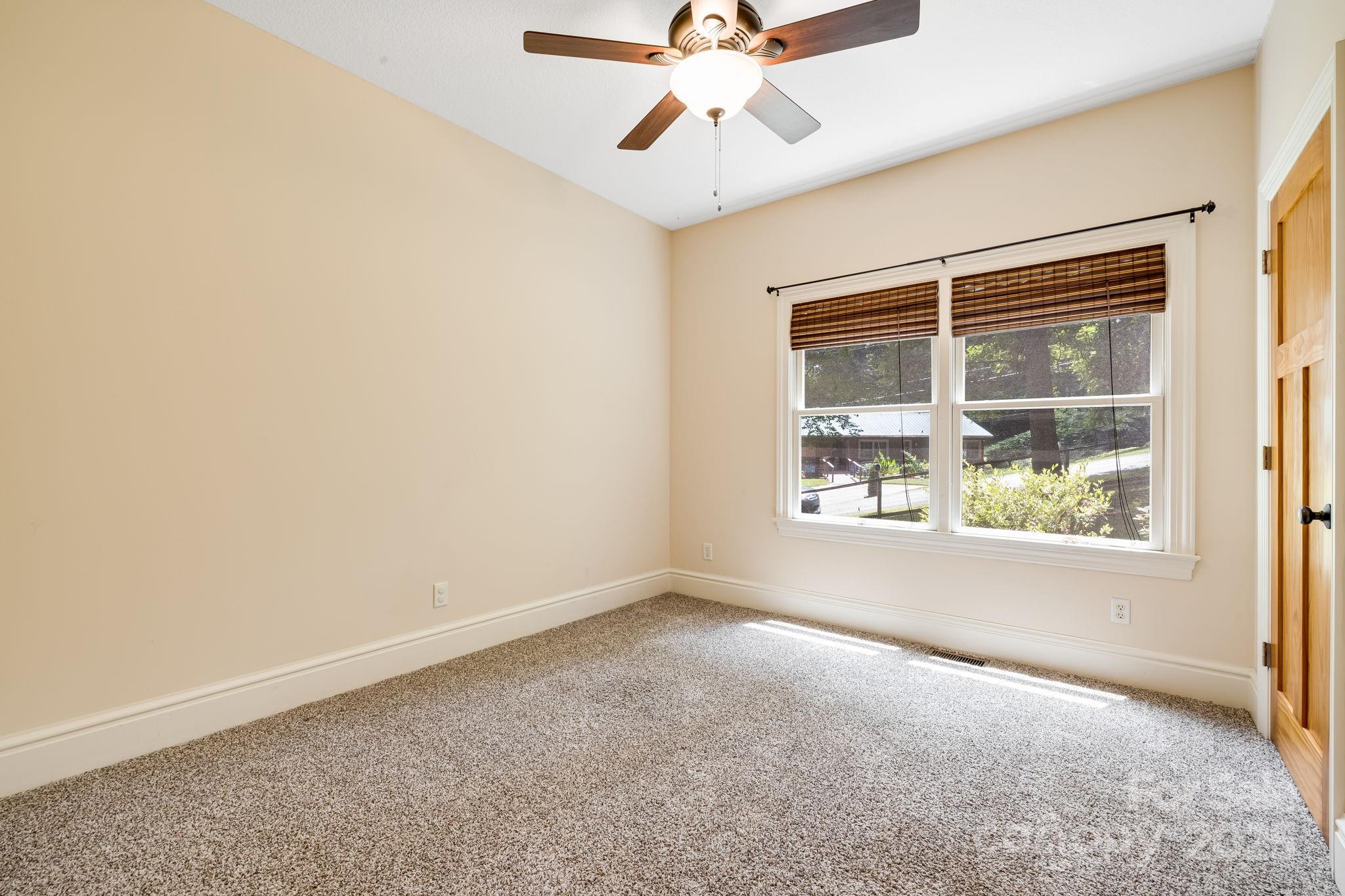 6 Woodland Road W
