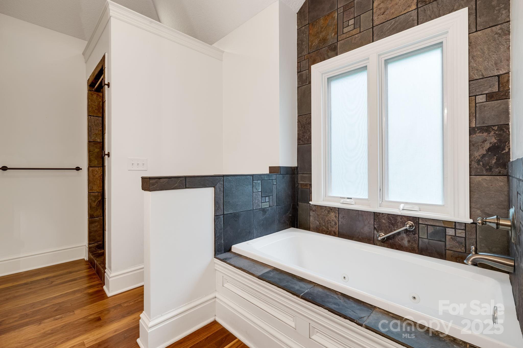 6 Woodland Road W