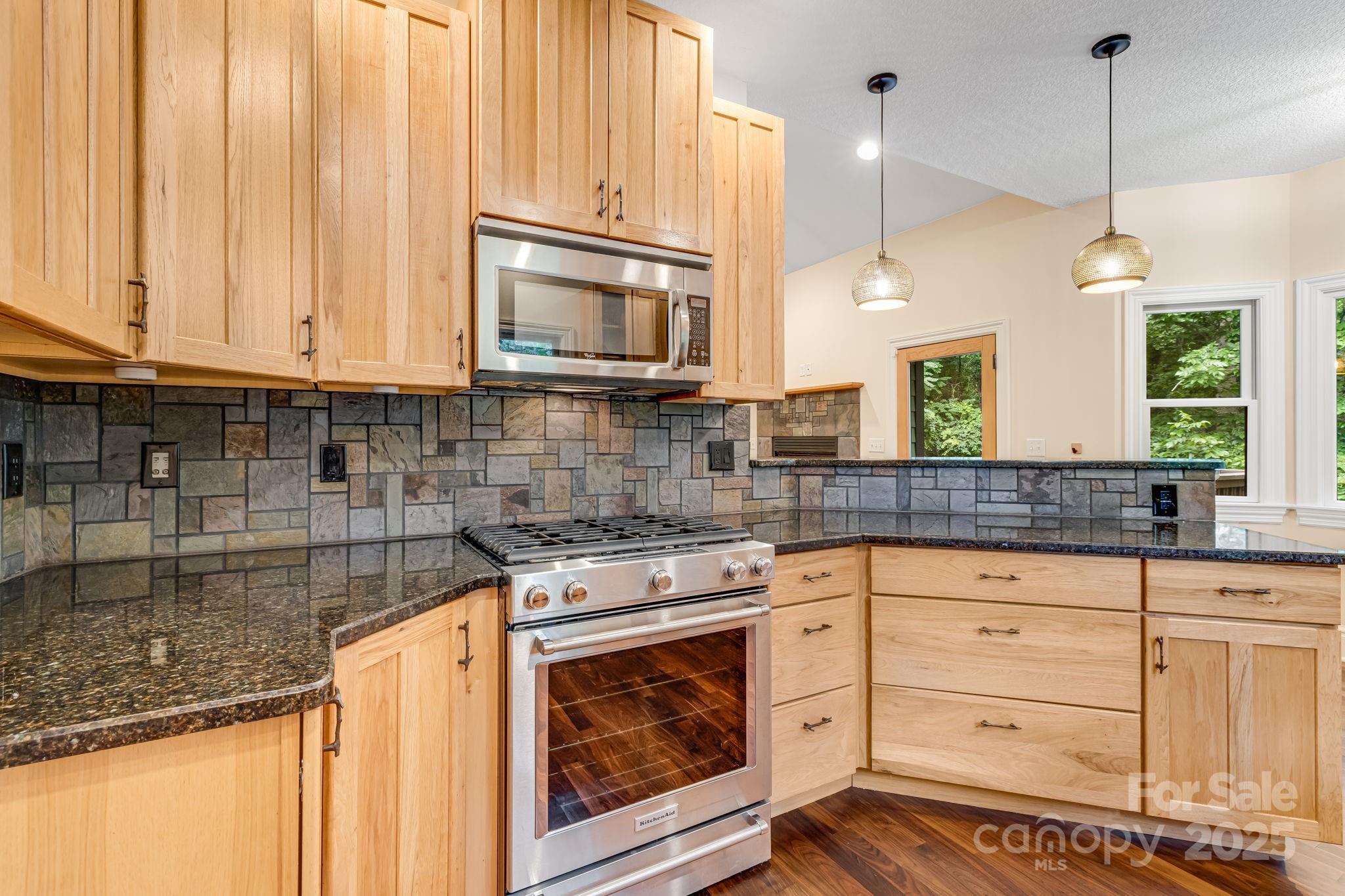 6 Woodland Road W