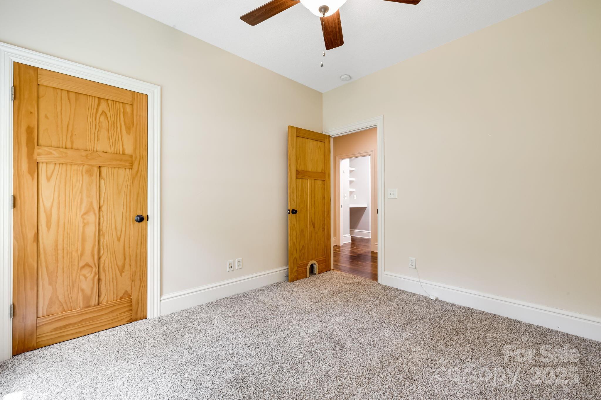 6 Woodland Road W