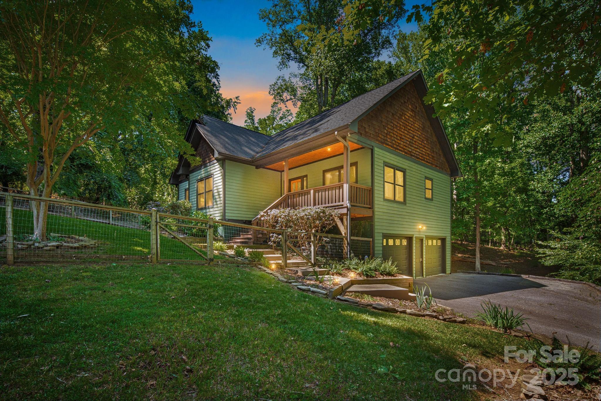 6 Woodland Road W