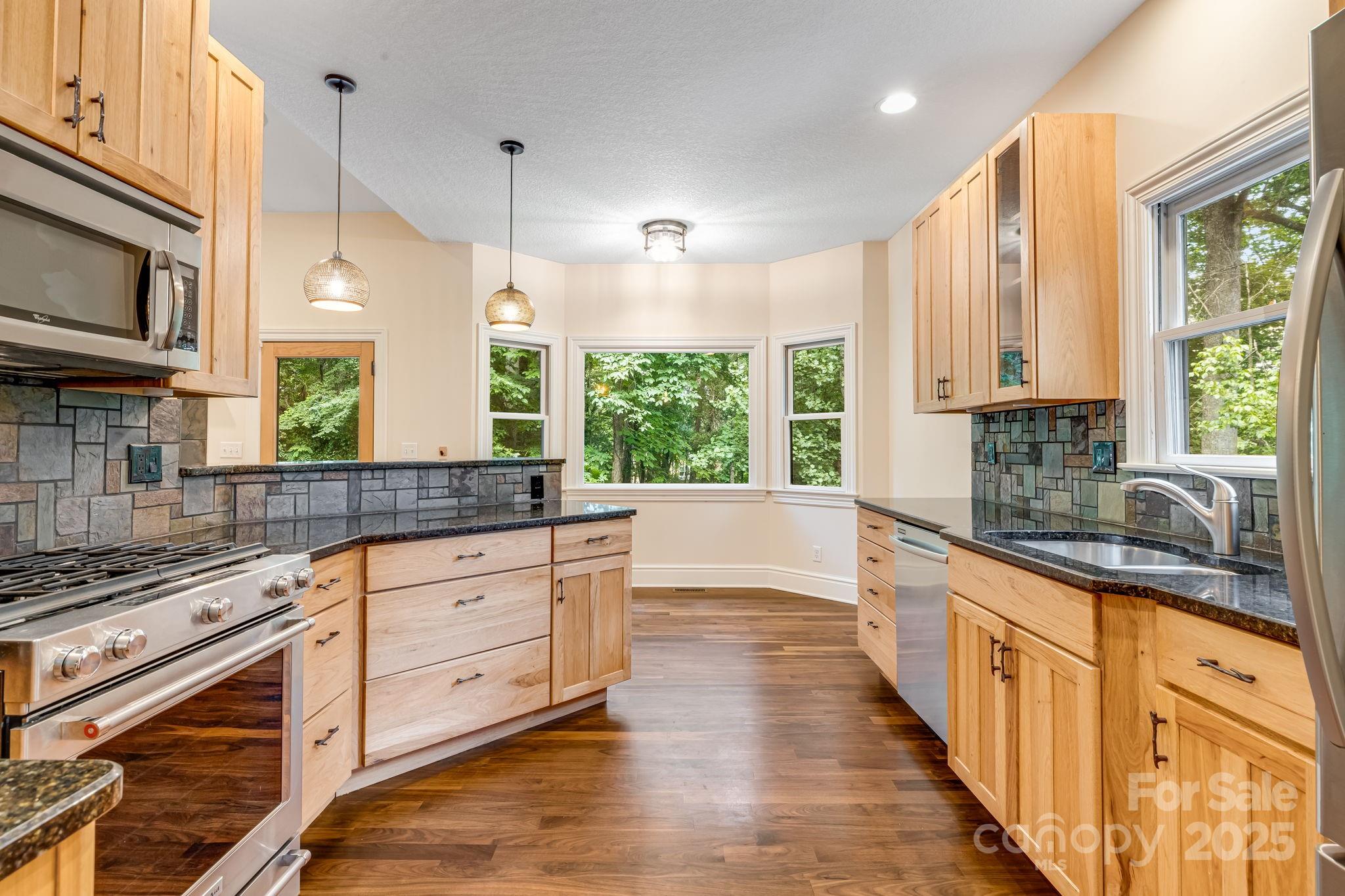 6 Woodland Road W