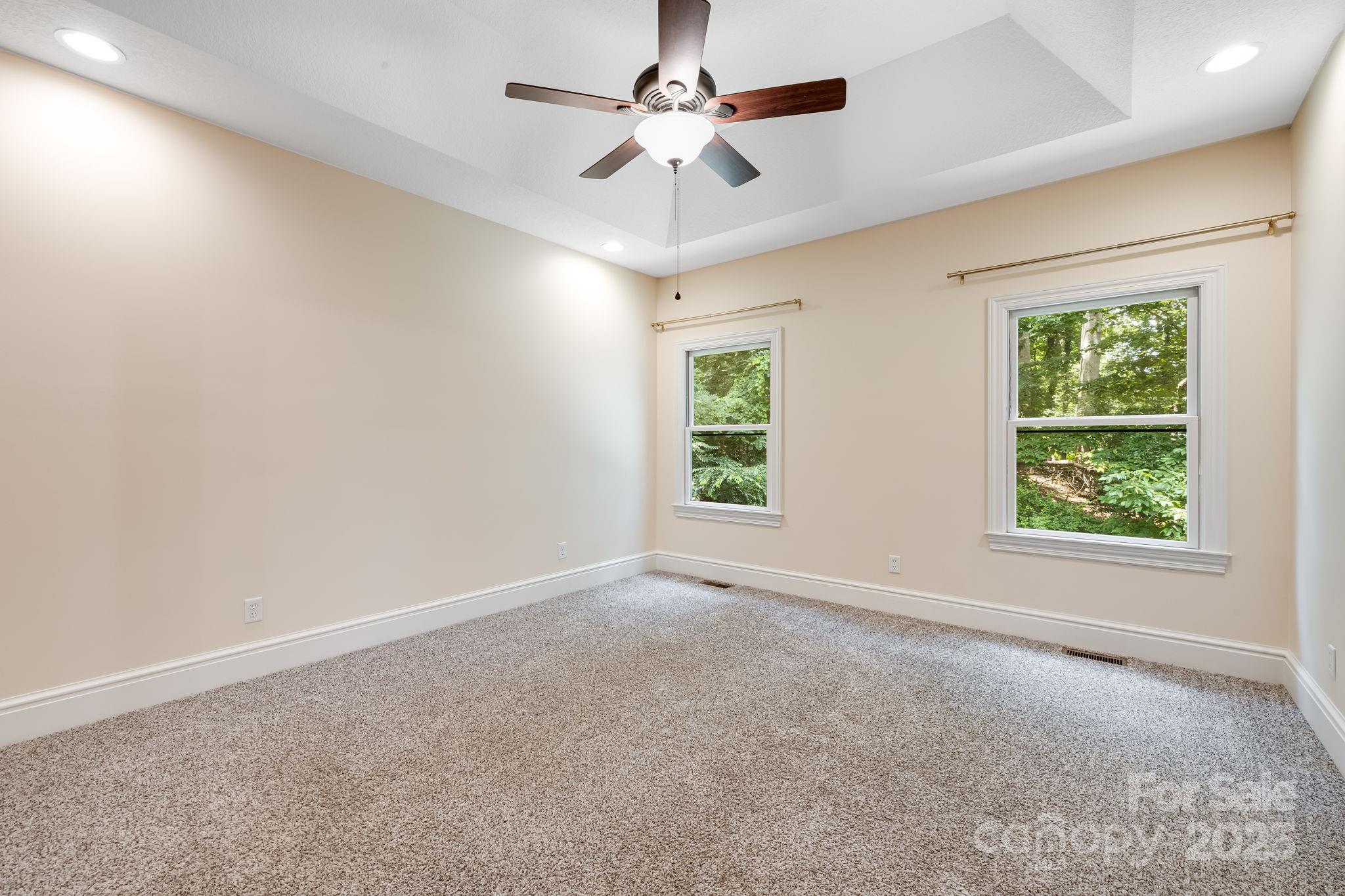 6 Woodland Road W