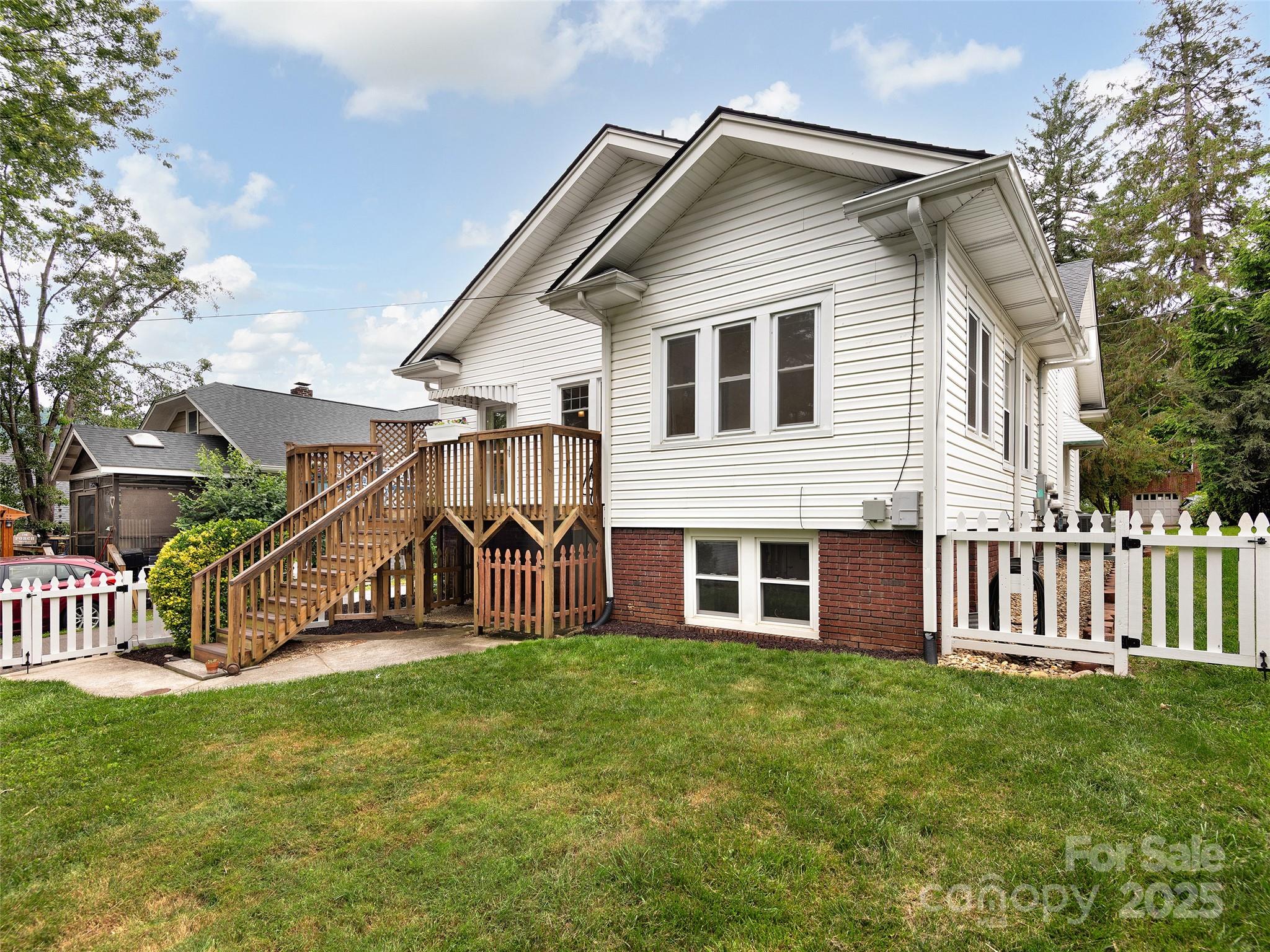 25 Mount Vernon Circle