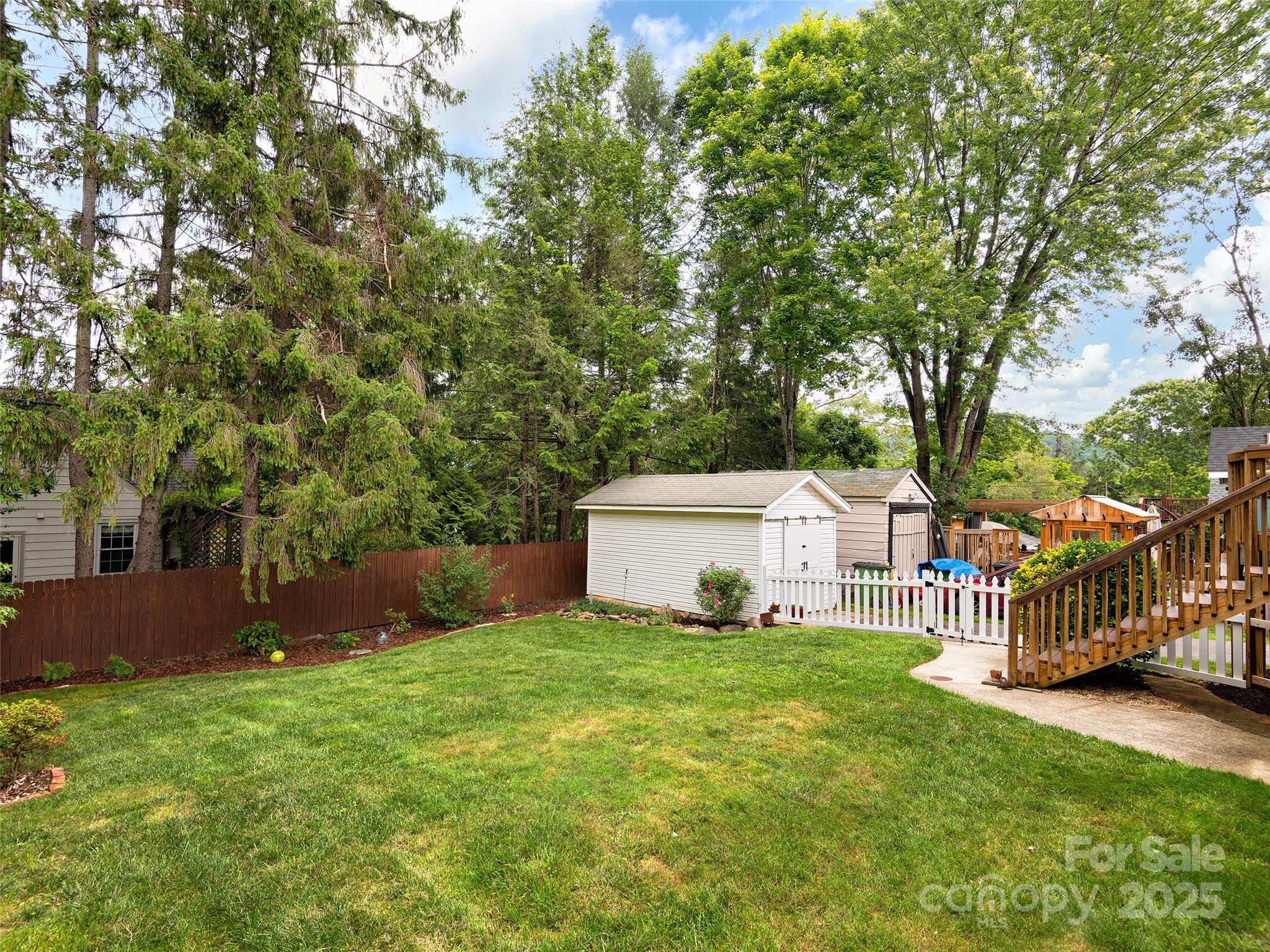 25 Mount Vernon Circle