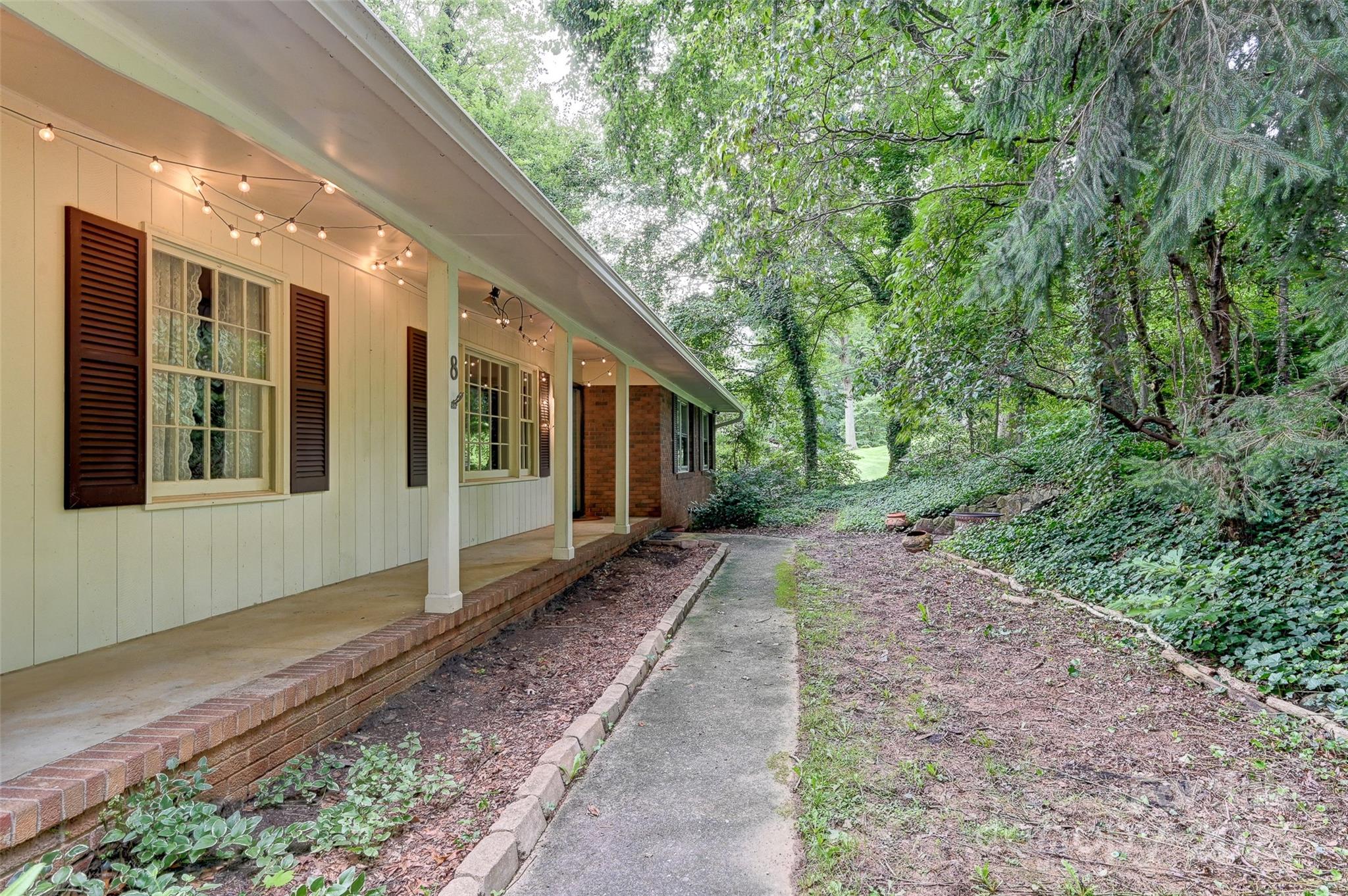 8 Mayfair Drive