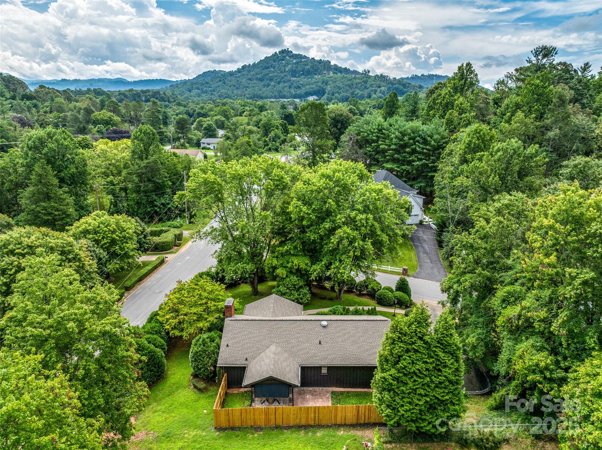 3 Acorn Road
