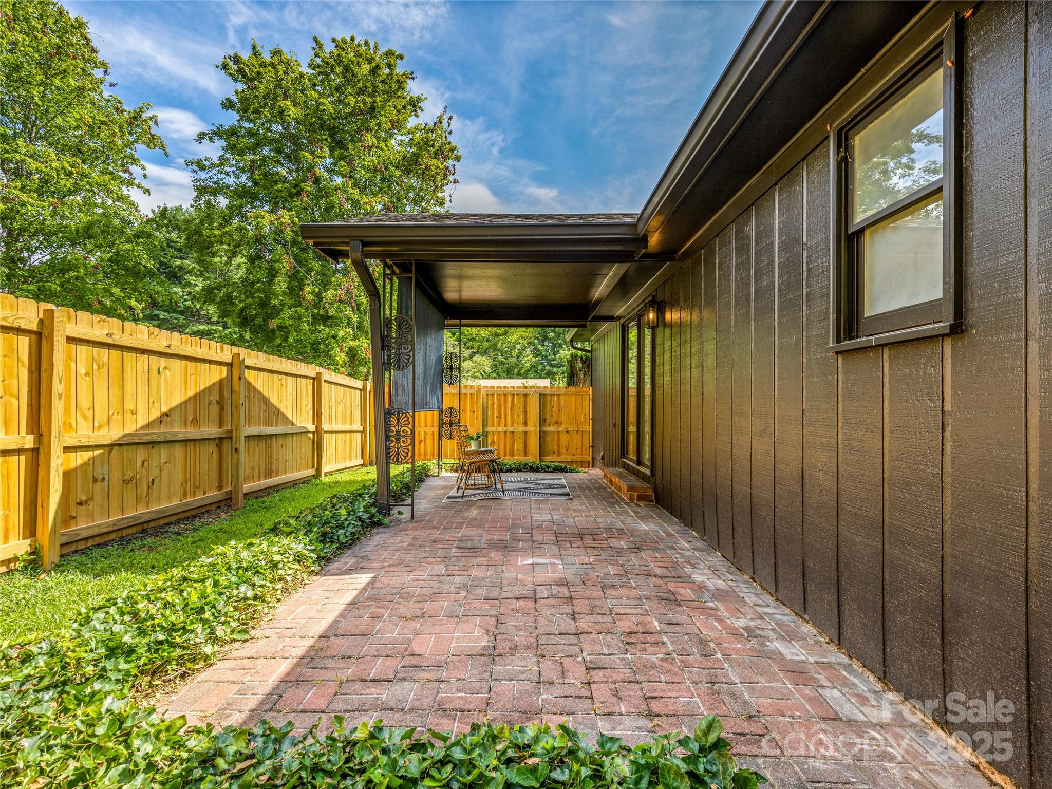 3 Acorn Road