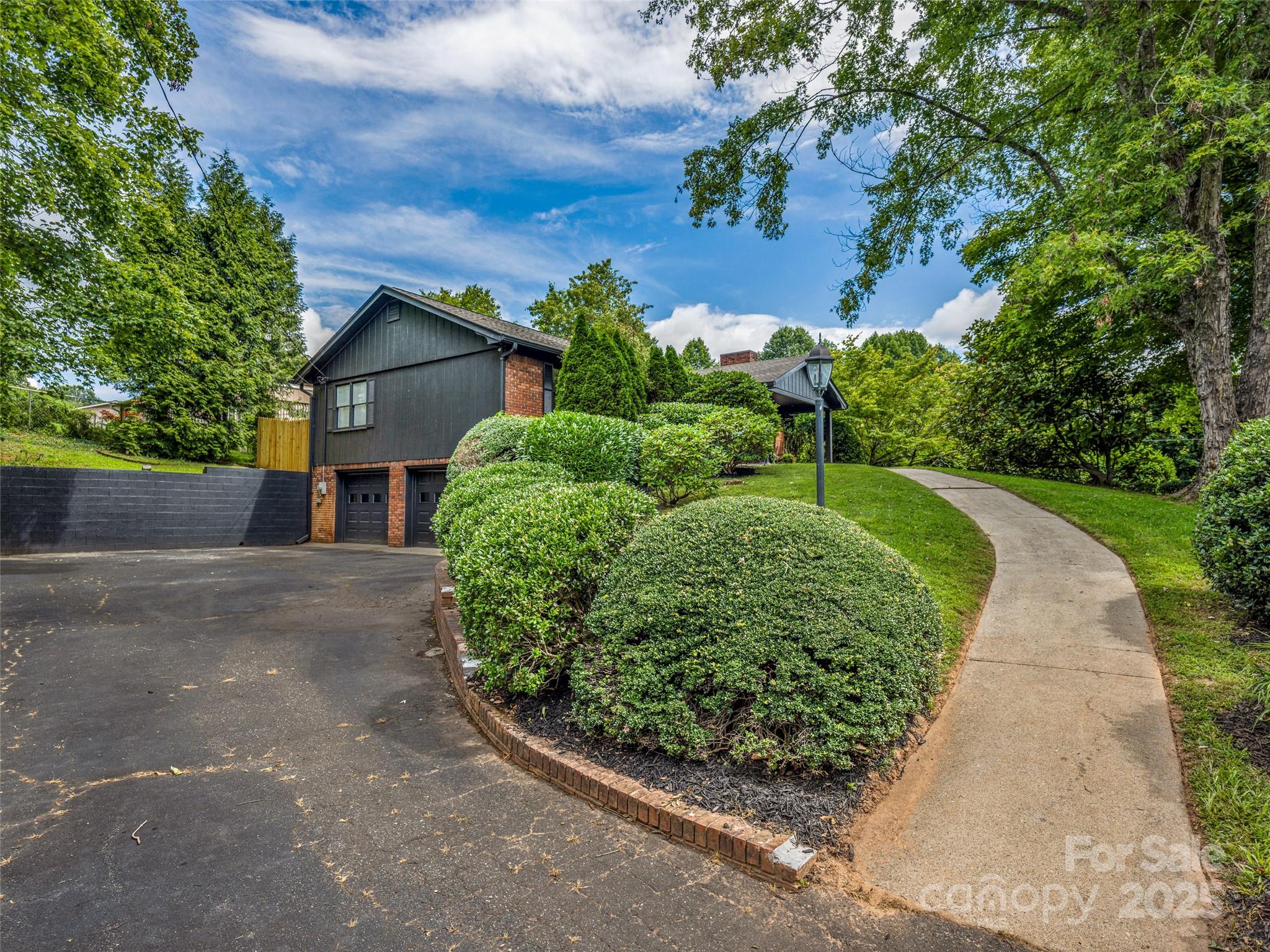 3 Acorn Road