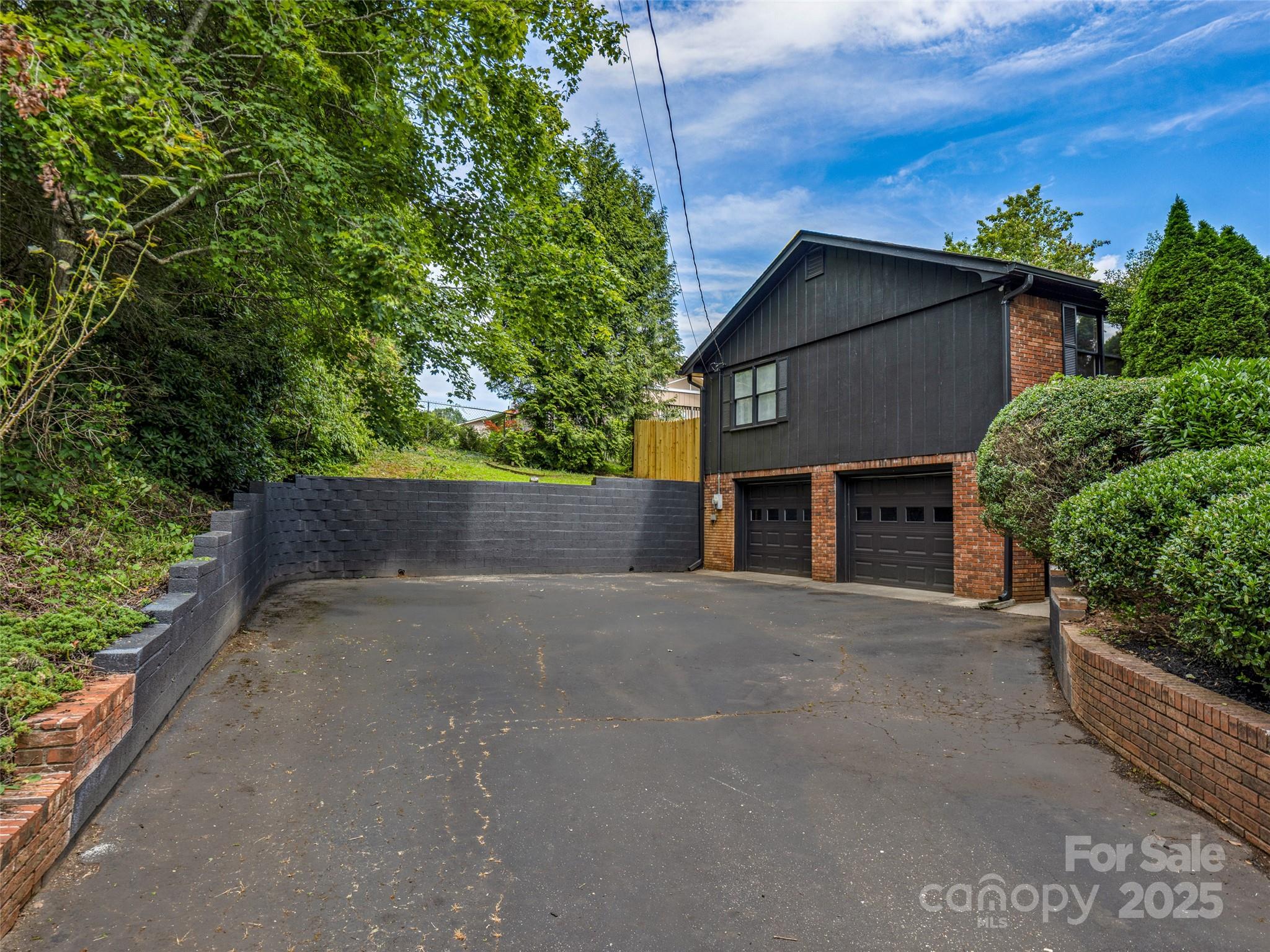 3 Acorn Road
