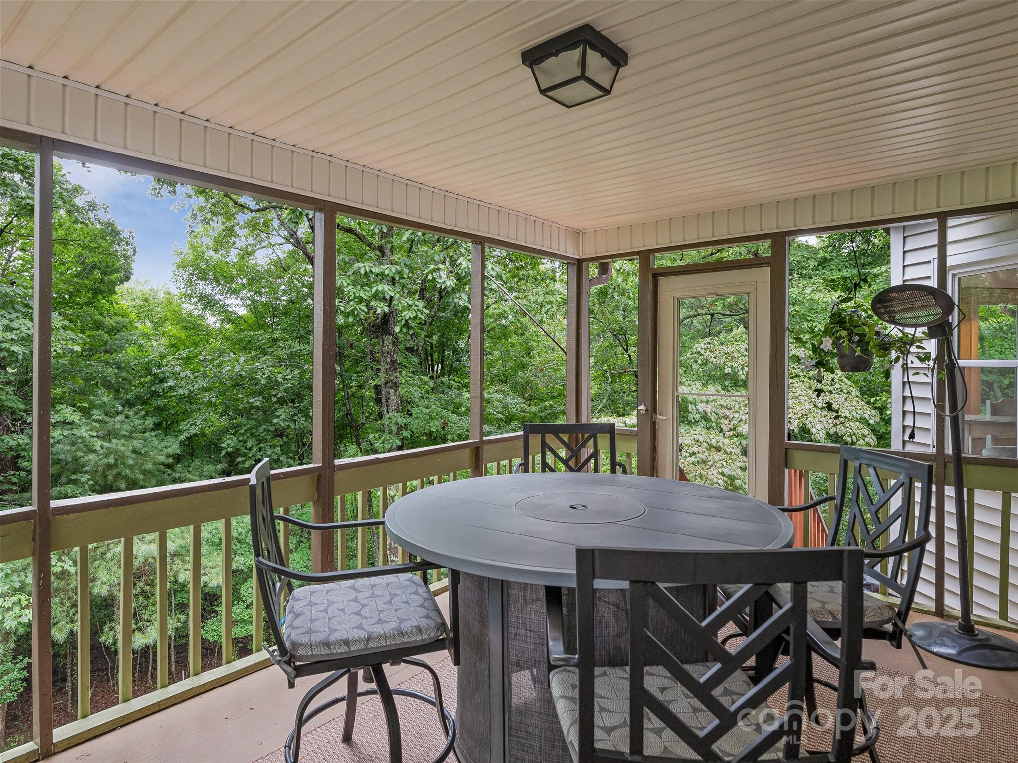 547 Hunters Glen Lane
