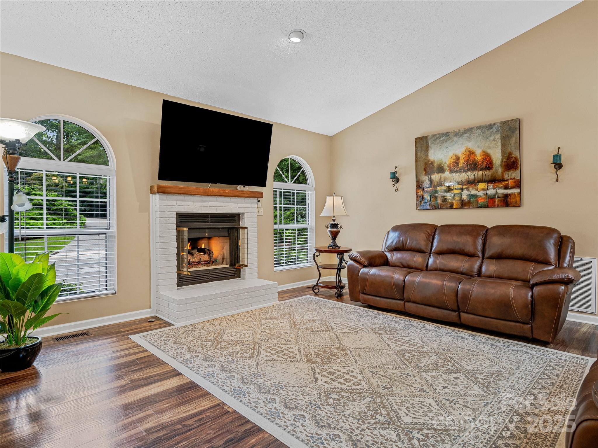 547 Hunters Glen Lane