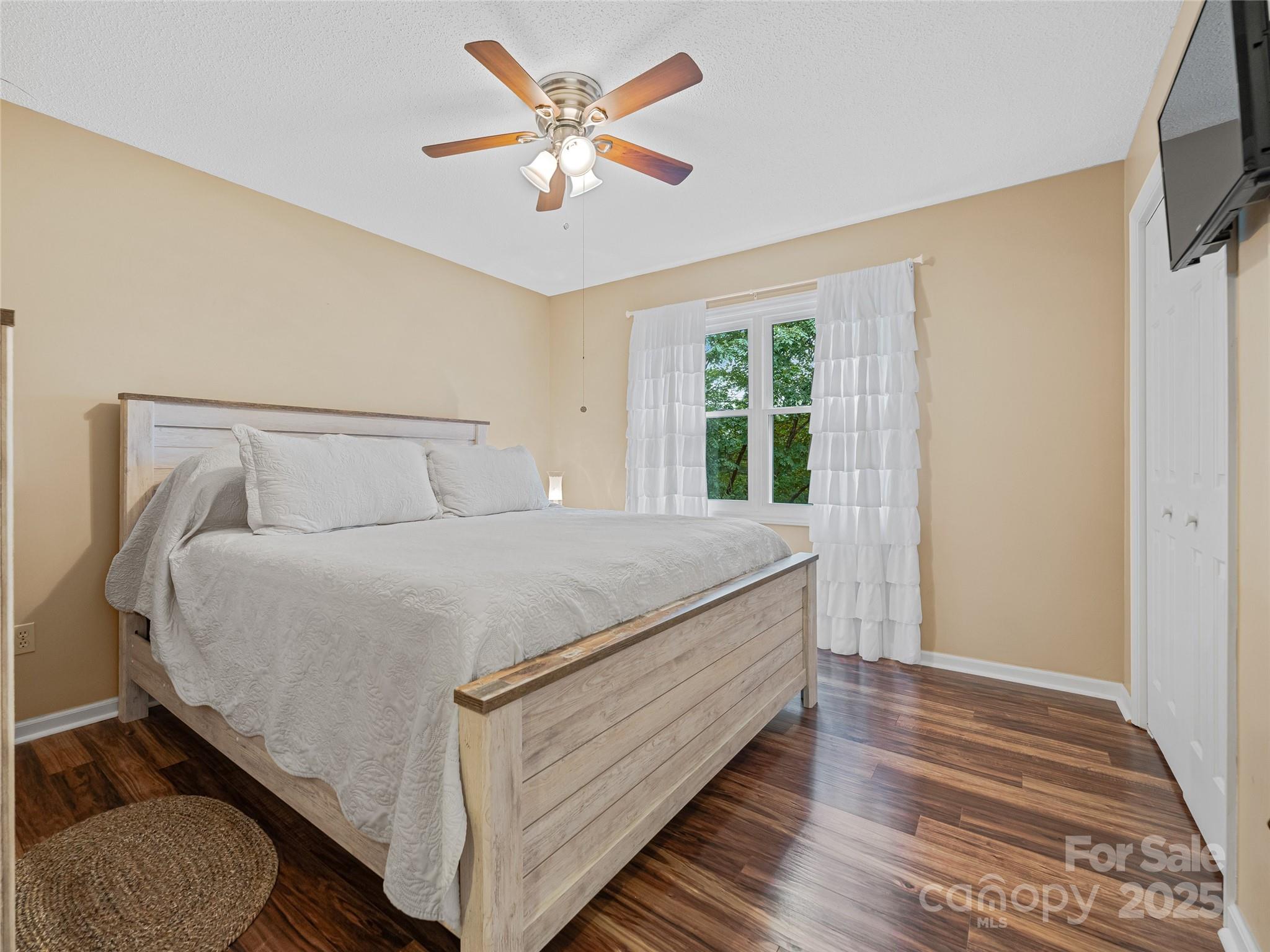 547 Hunters Glen Lane