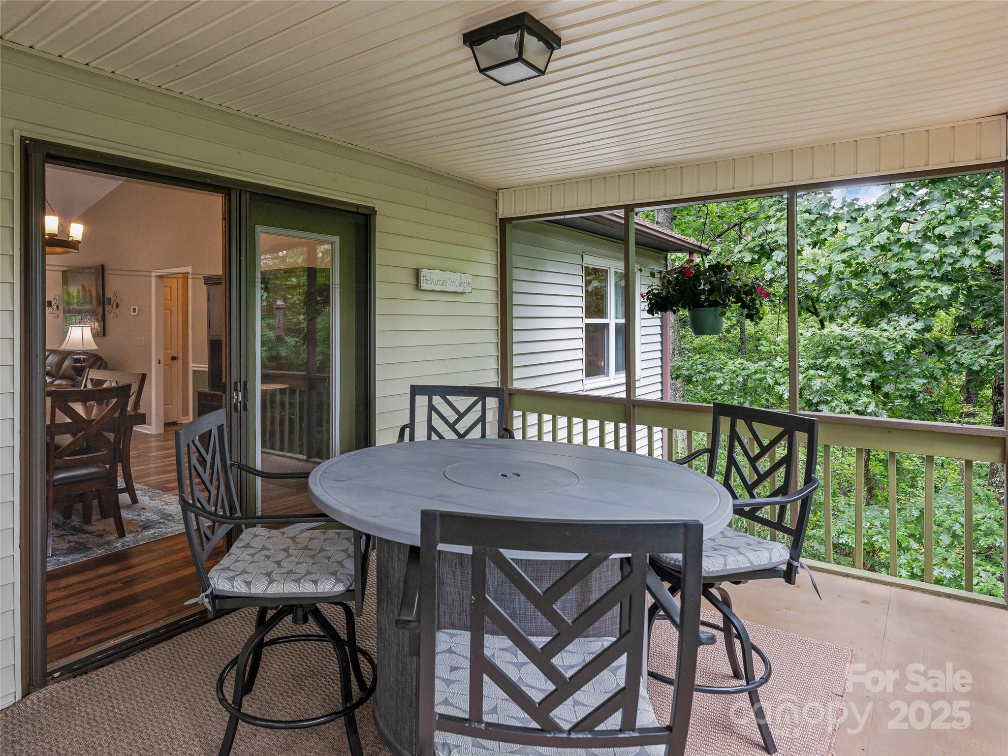 547 Hunters Glen Lane