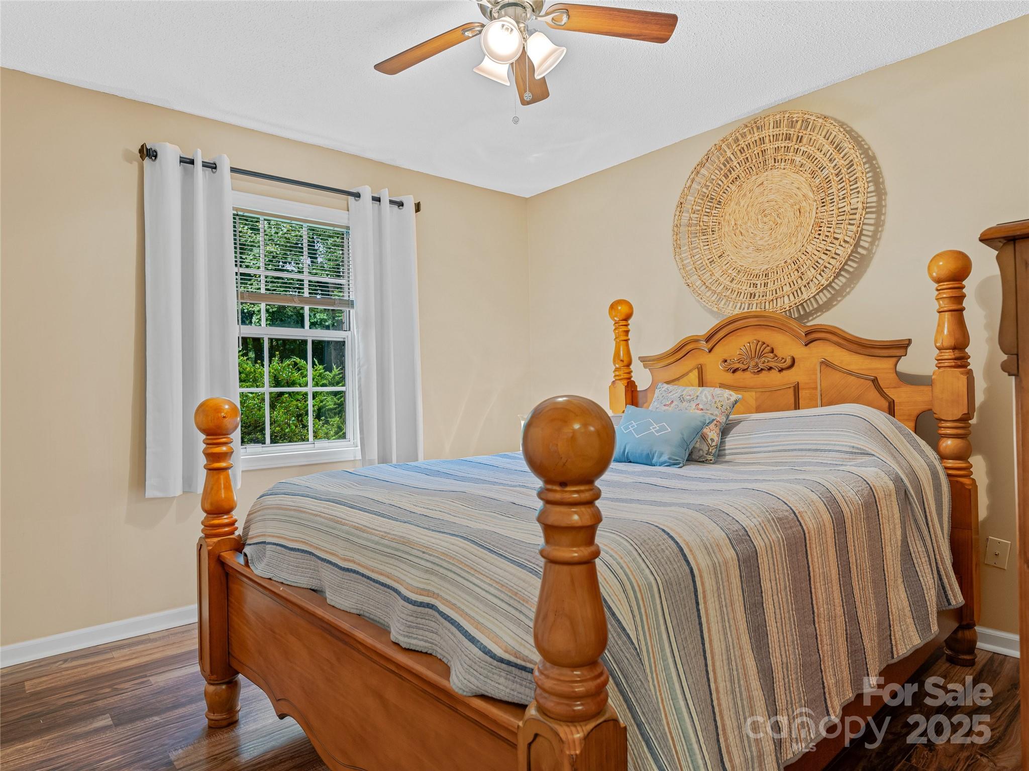 547 Hunters Glen Lane