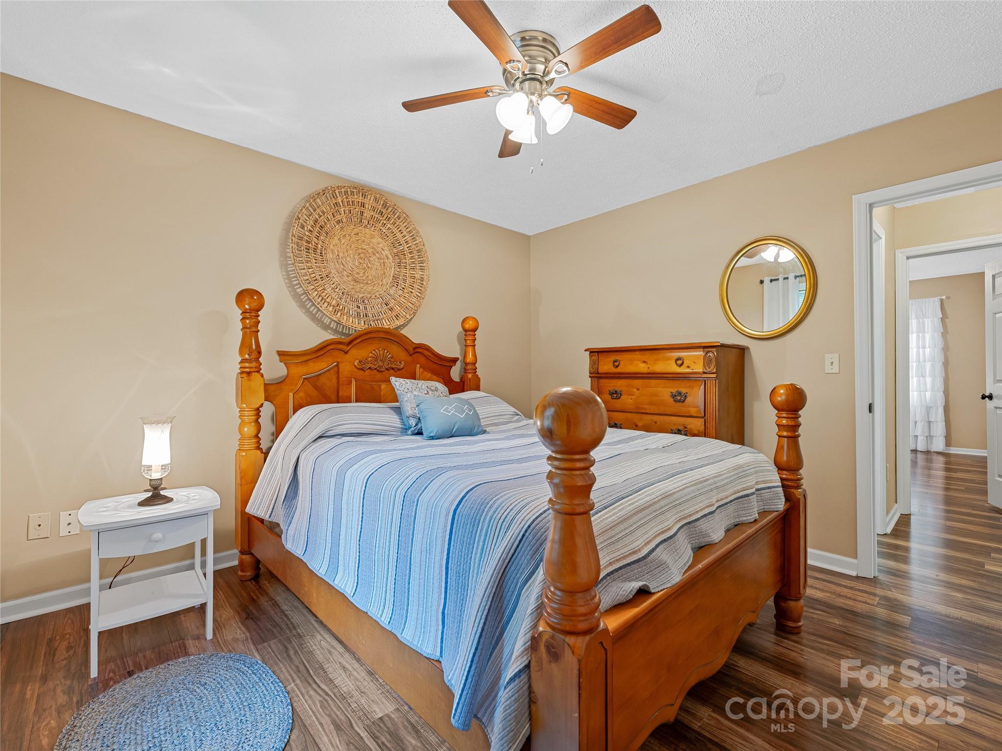547 Hunters Glen Lane