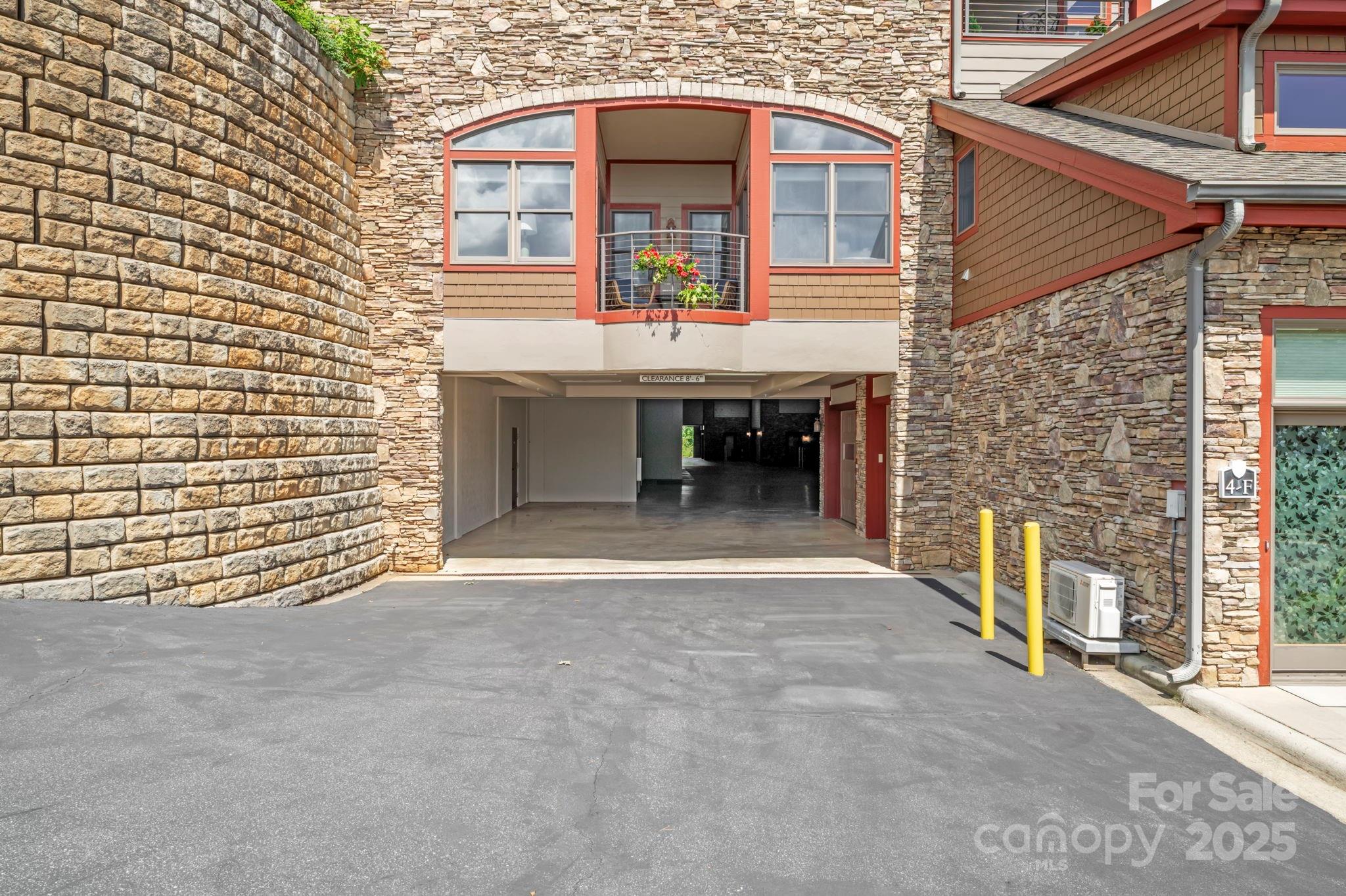 4 Chimney Crest Drive Unit: J