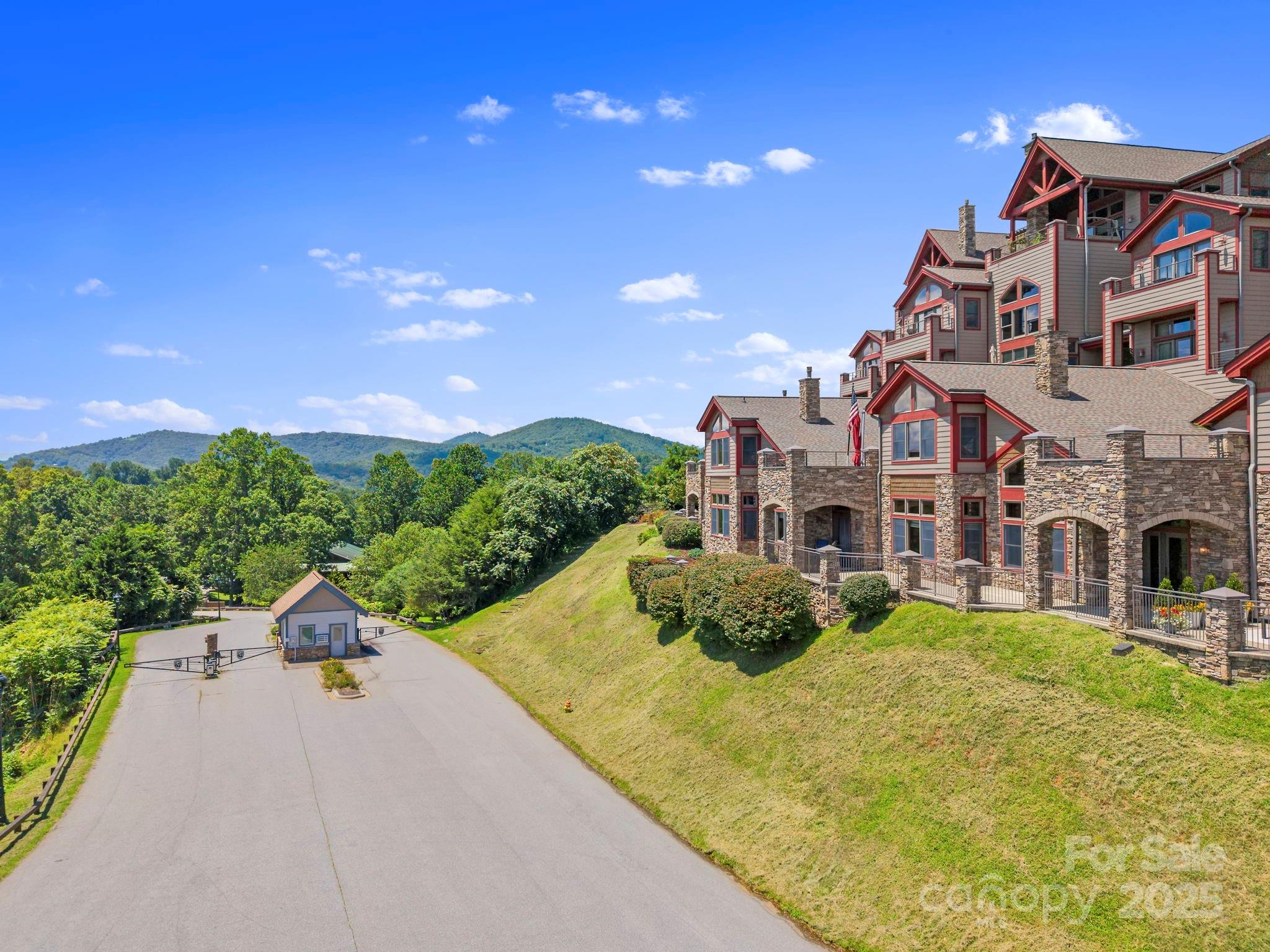 4 Chimney Crest Drive Unit: J
