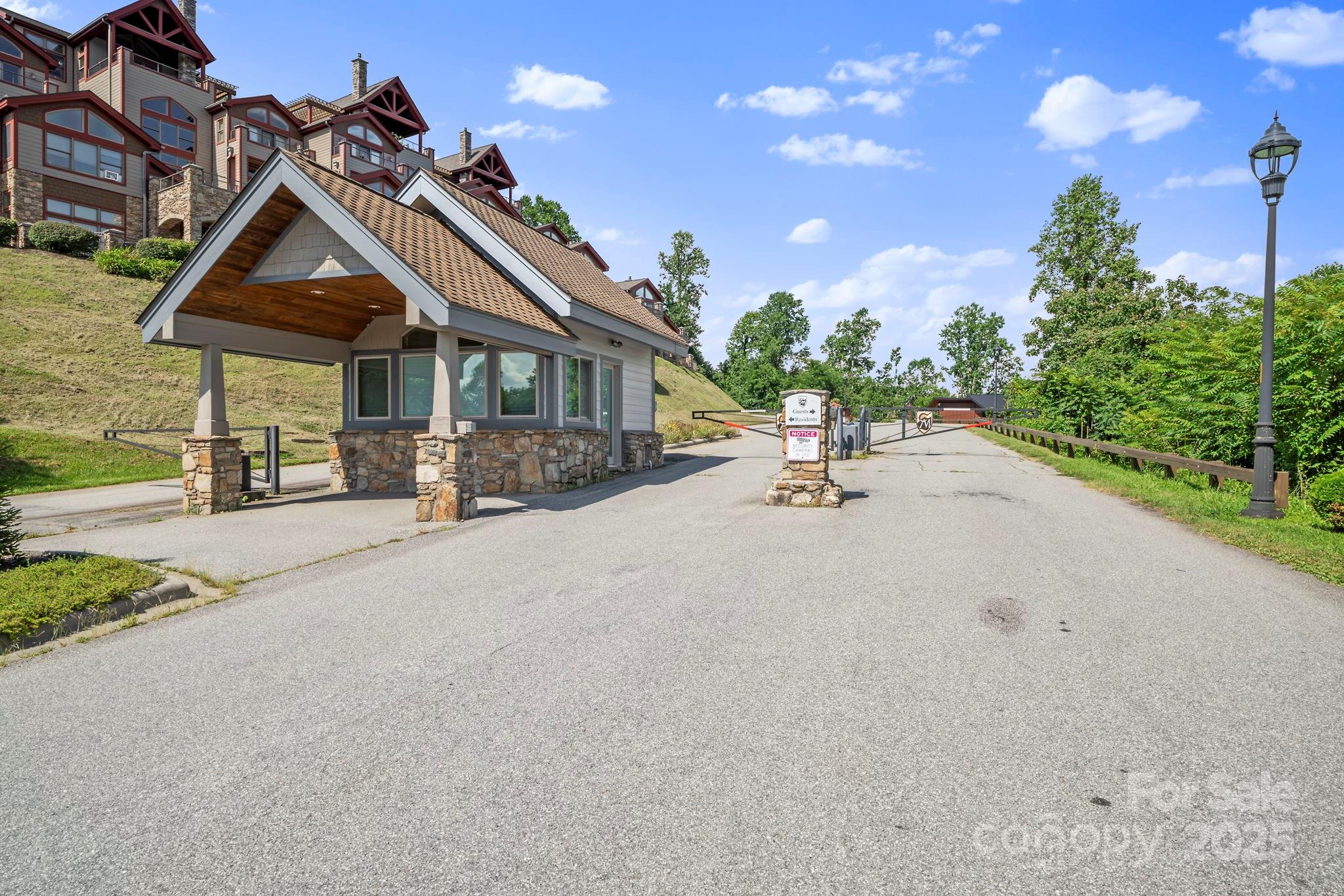 4 Chimney Crest Drive Unit: J