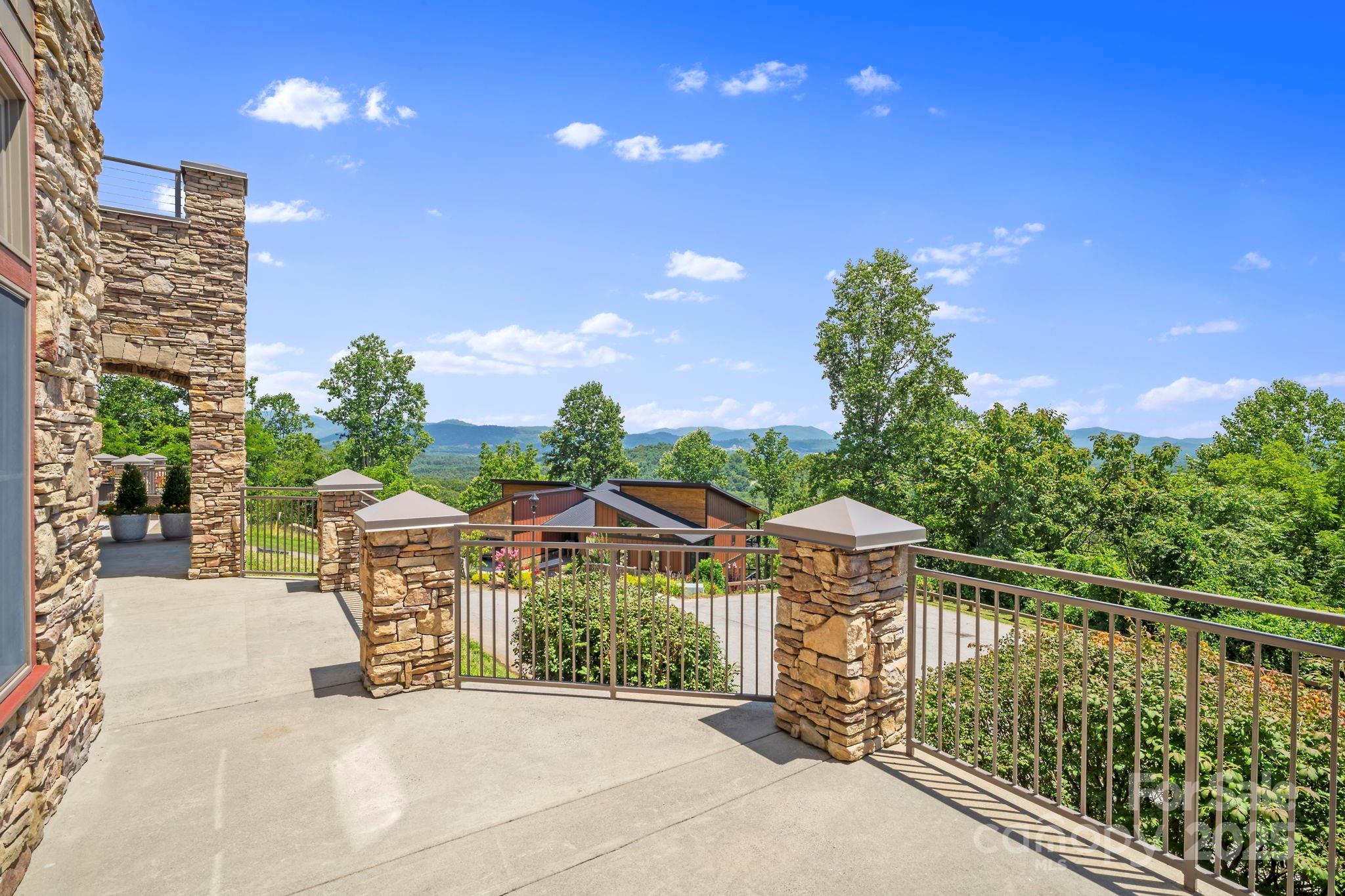 4 Chimney Crest Drive Unit: J