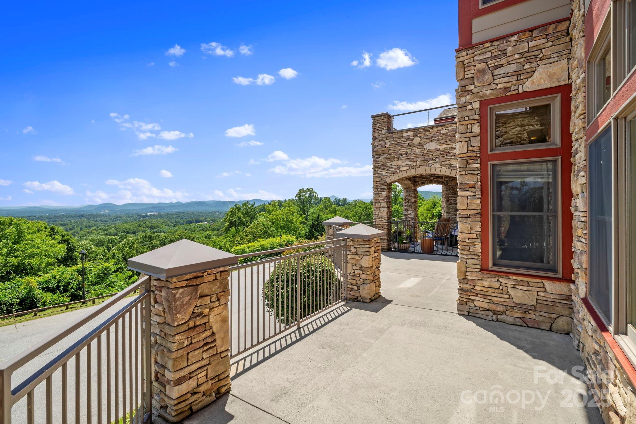 4 Chimney Crest Drive Unit: J