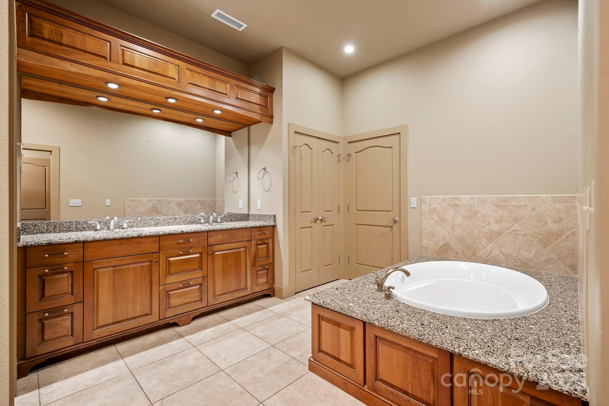 4 Chimney Crest Drive Unit: J