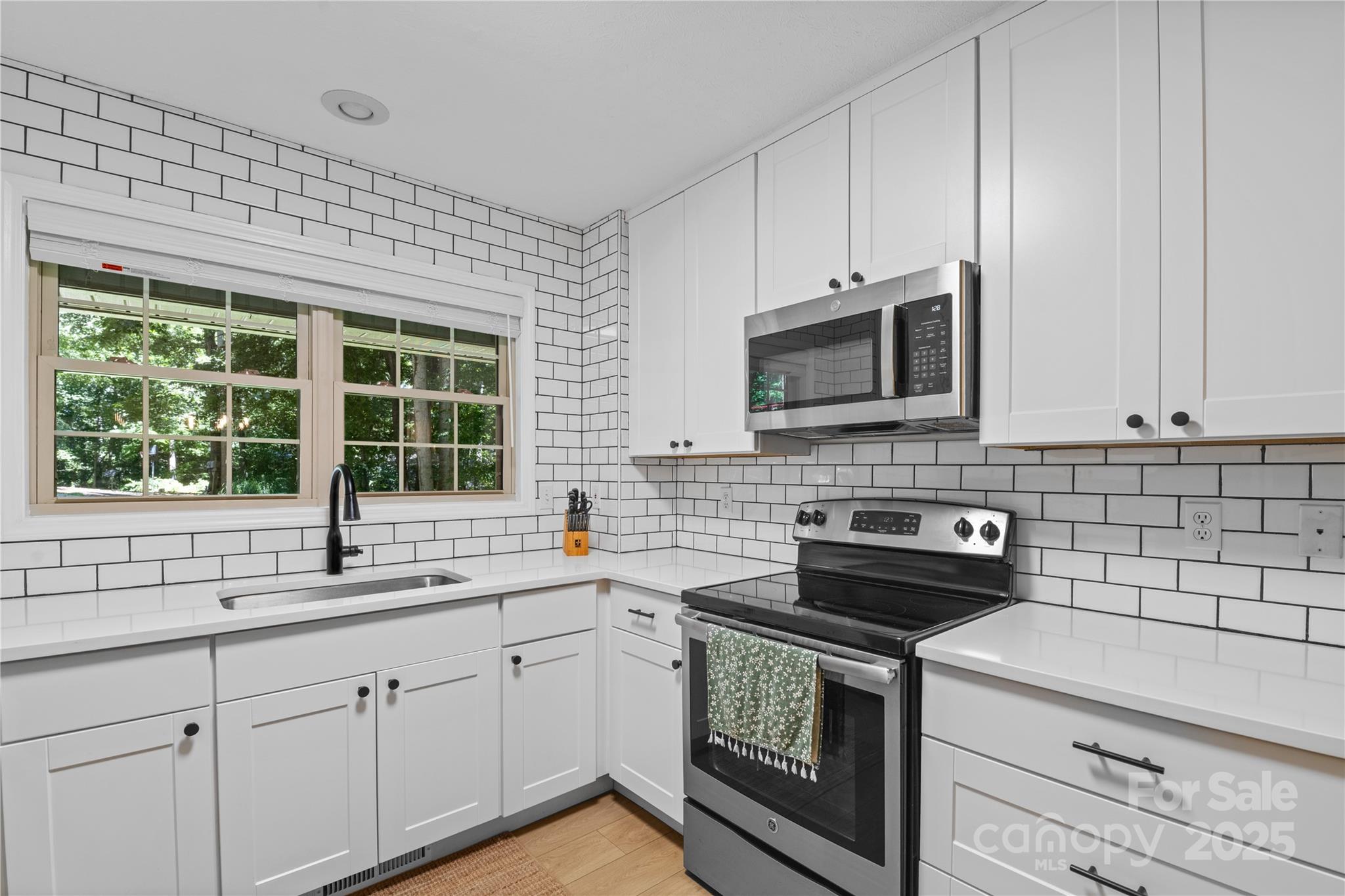 38 Leatherwood Drive