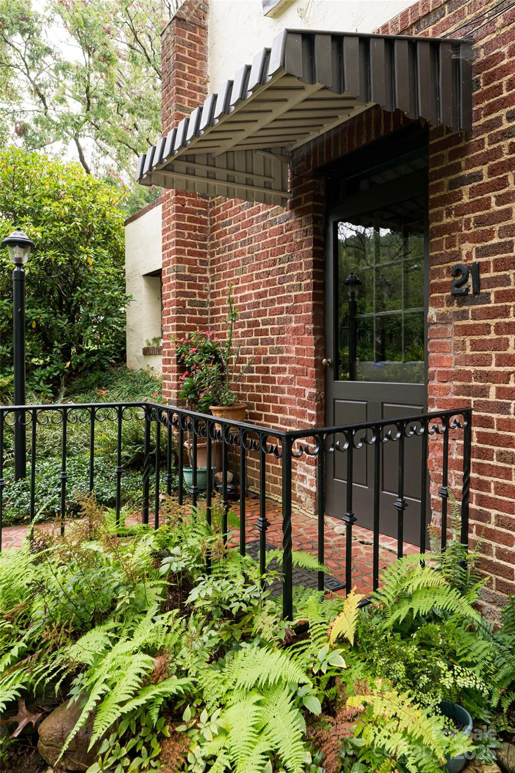 21 Lynwood Road