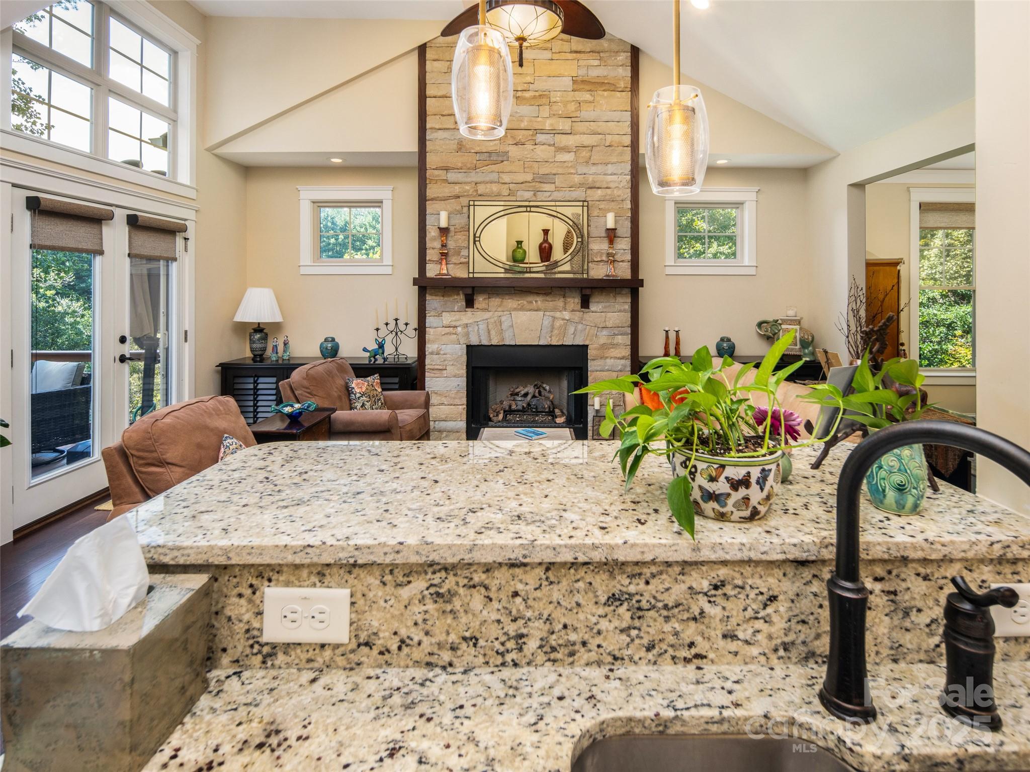 38 S Kaufman Stone Way