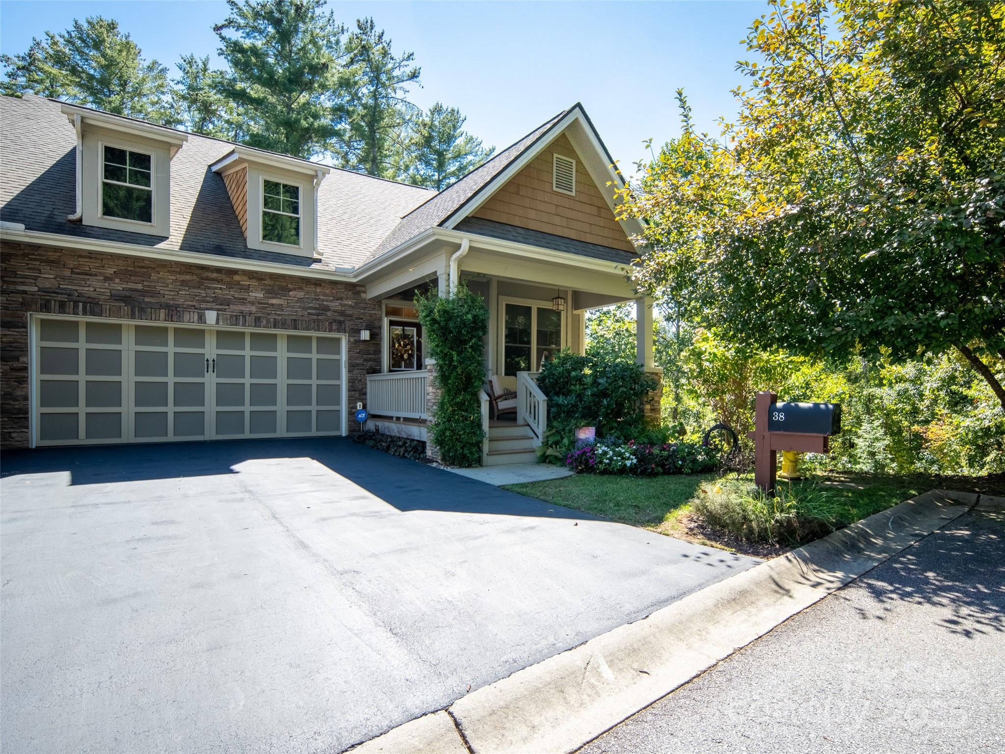 38 S Kaufman Stone Way