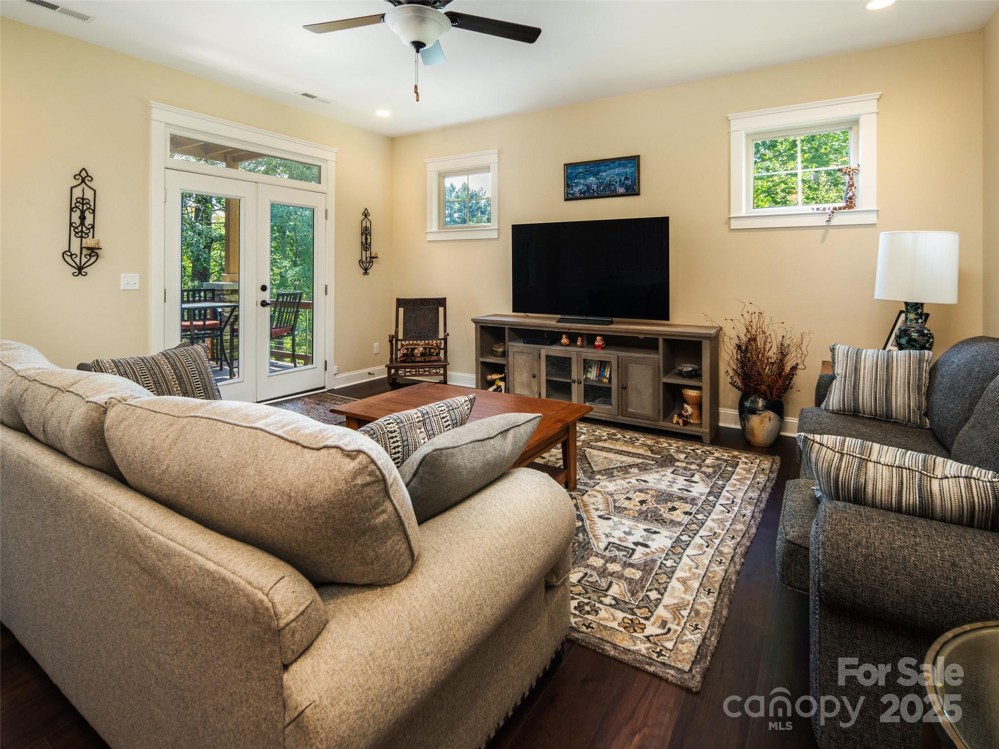 38 S Kaufman Stone Way