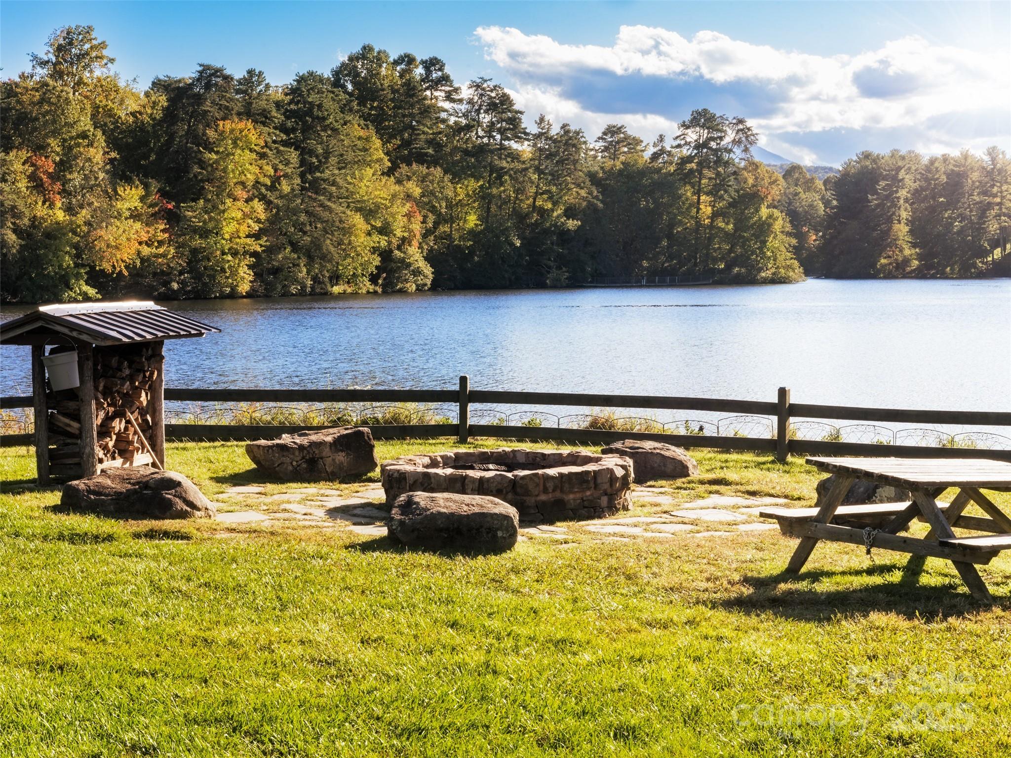 38 S Kaufman Stone Way