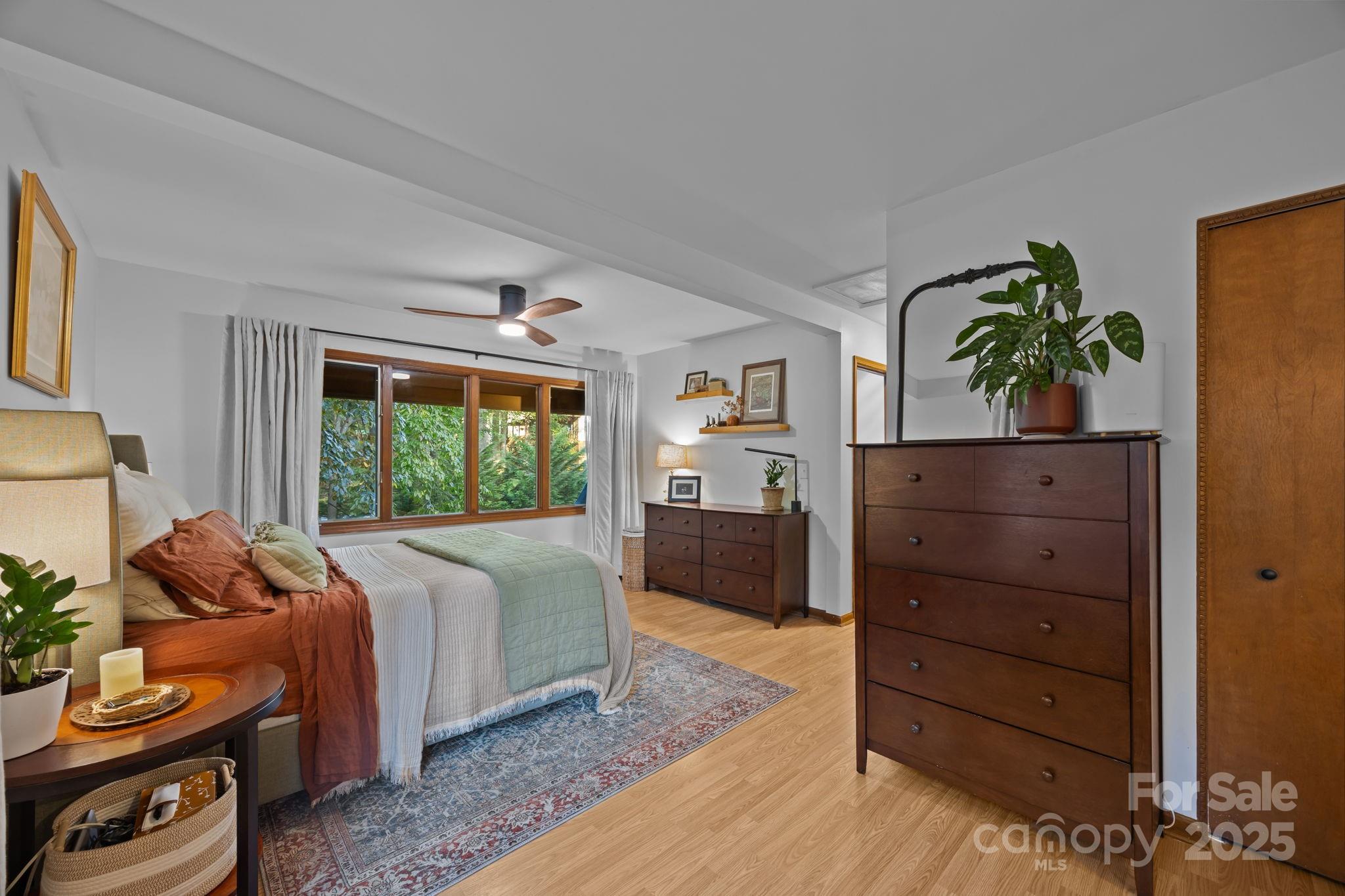 70 N Garden Court