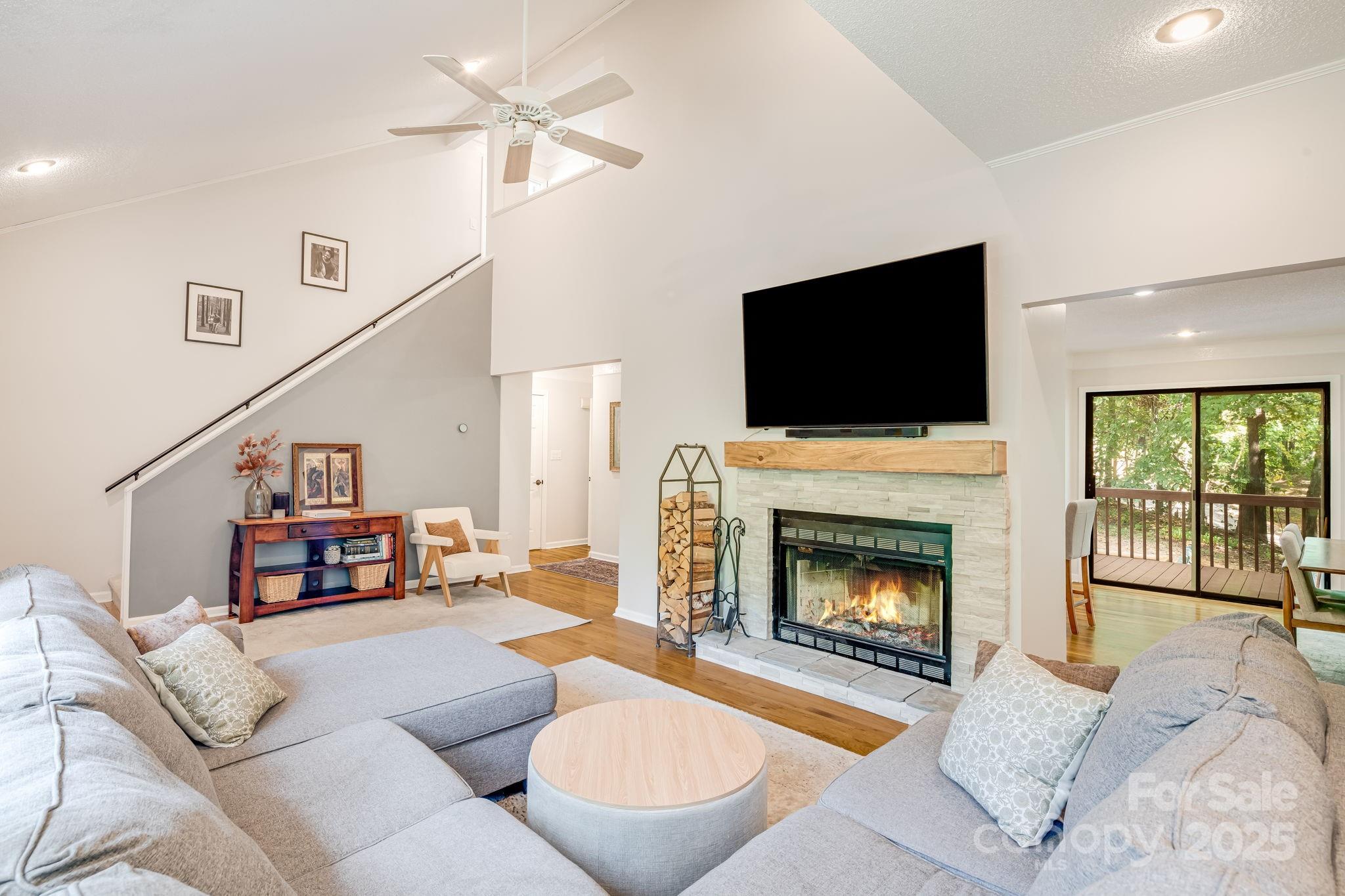 25 Lovebird Lane