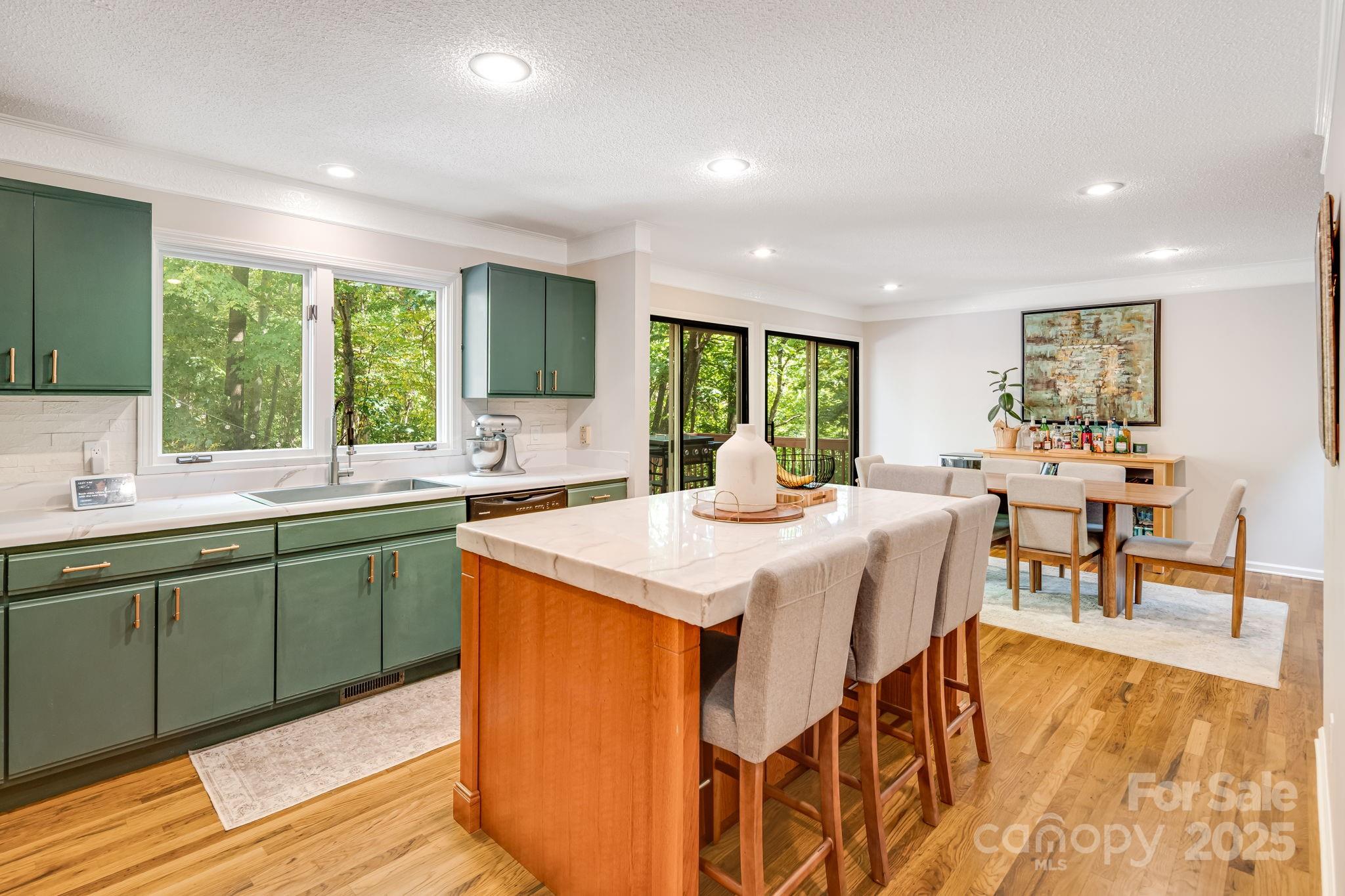 25 Lovebird Lane