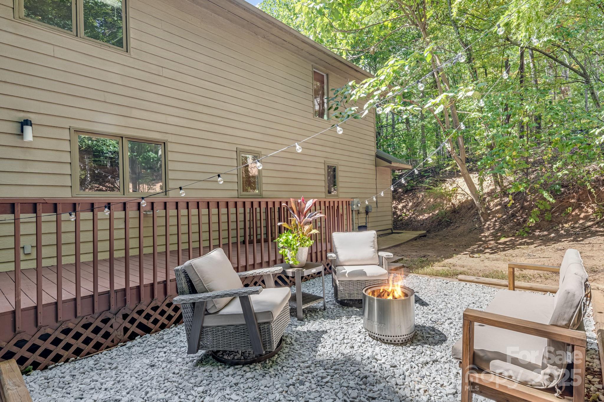 25 Lovebird Lane