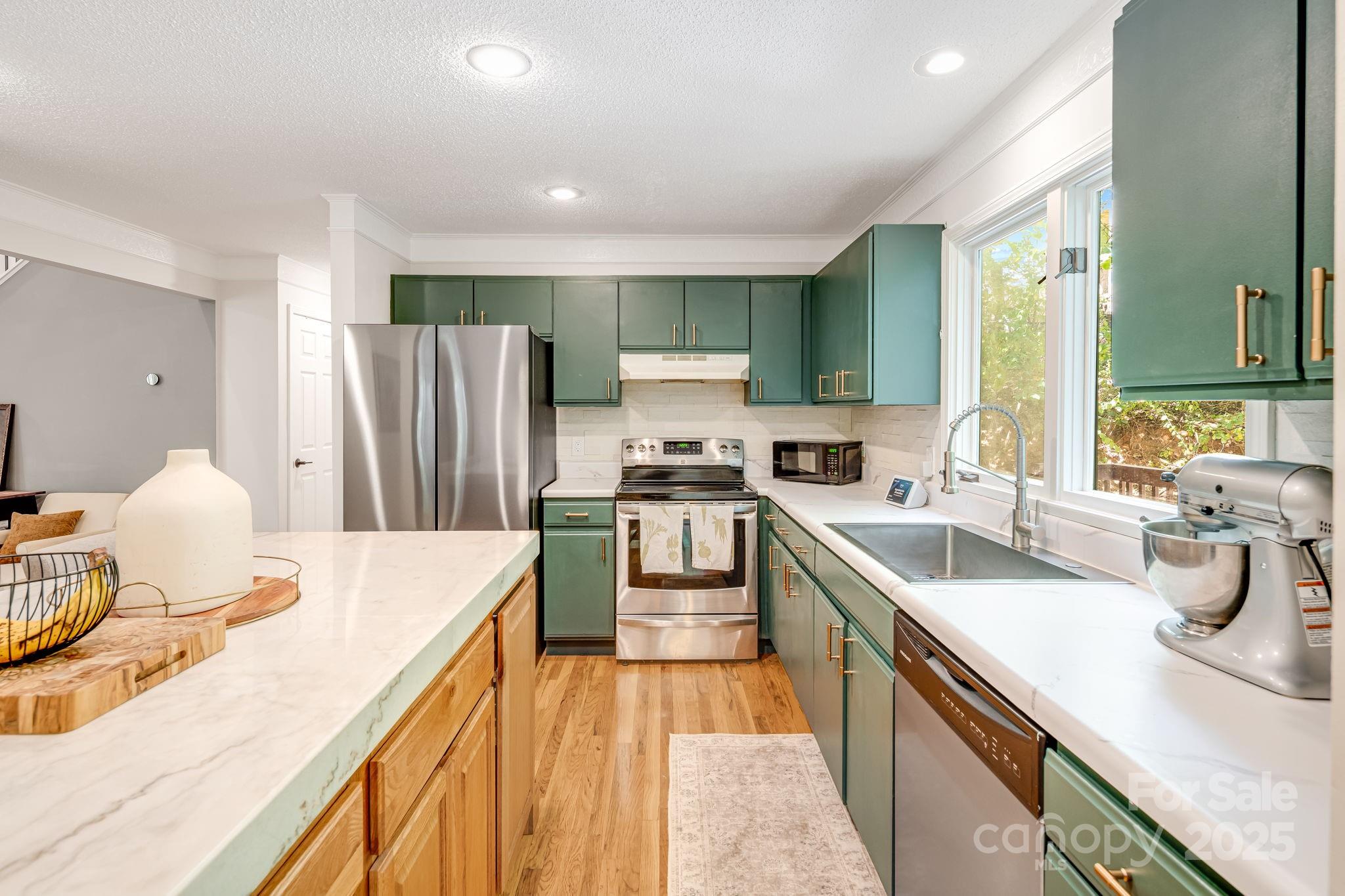 25 Lovebird Lane