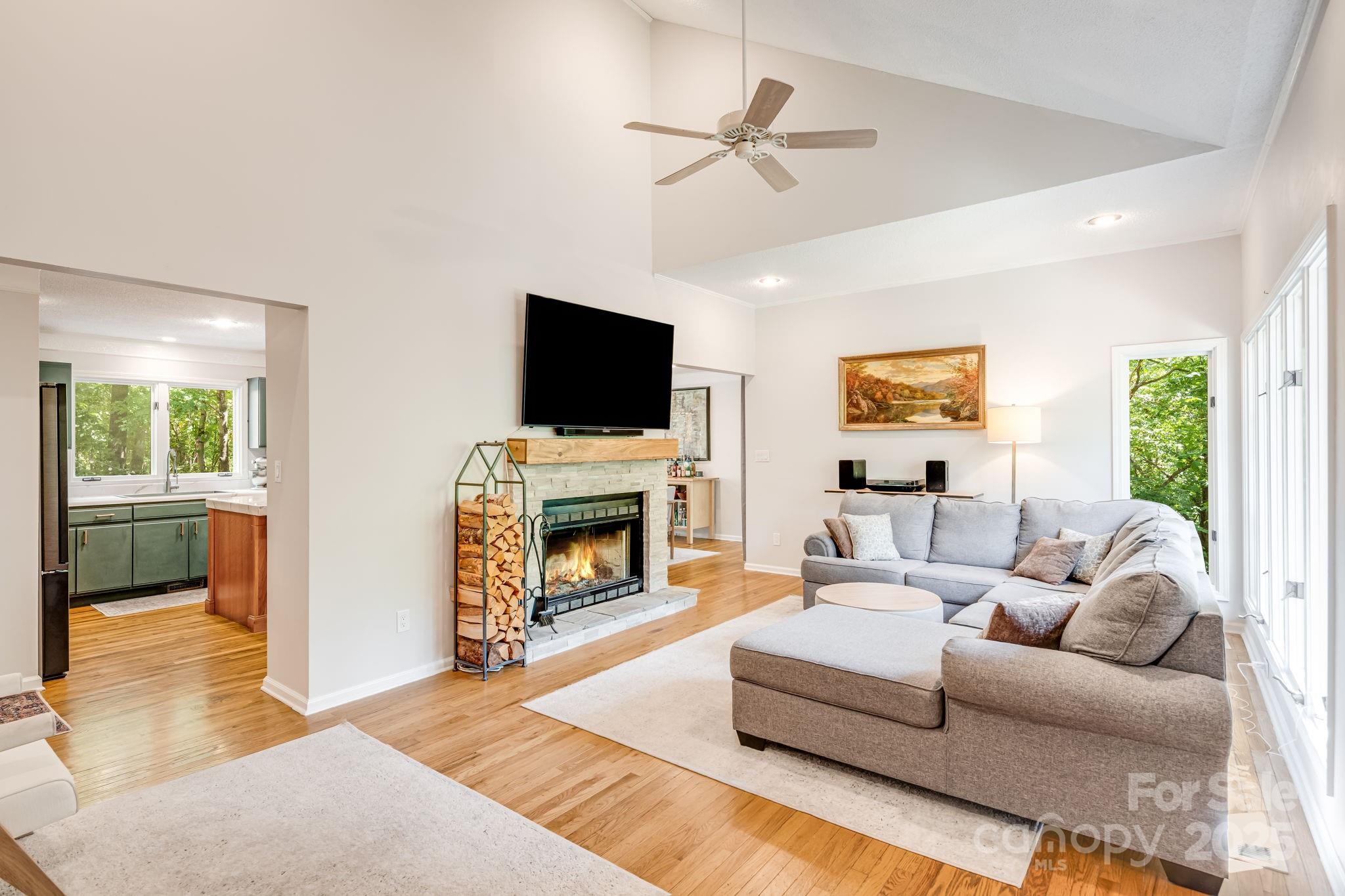 25 Lovebird Lane