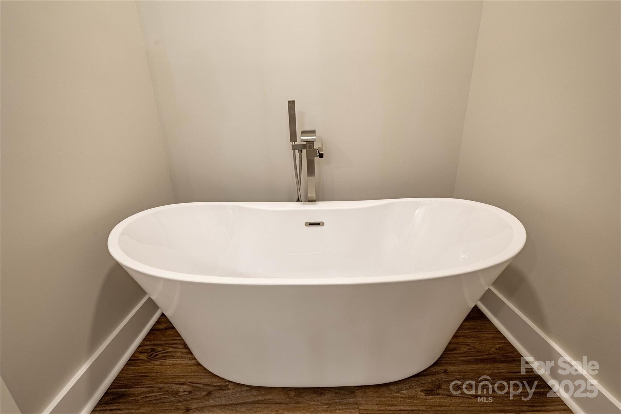 2912 Woodstream Drive