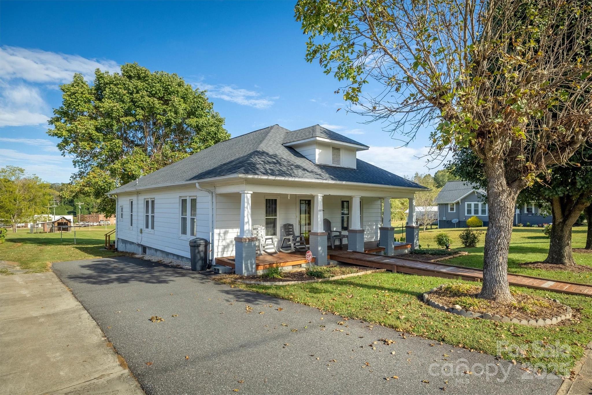 609 E Concord Street