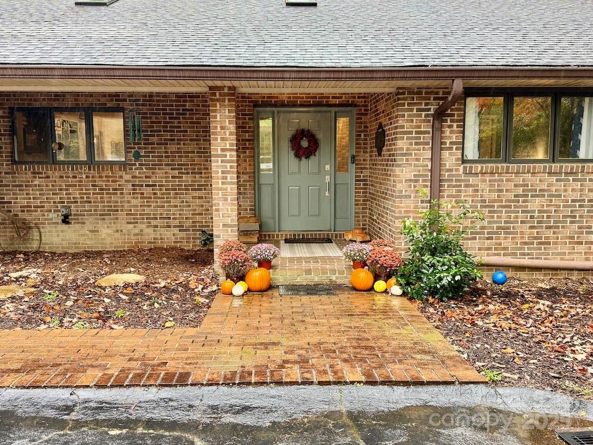 461 Mountain View Drive