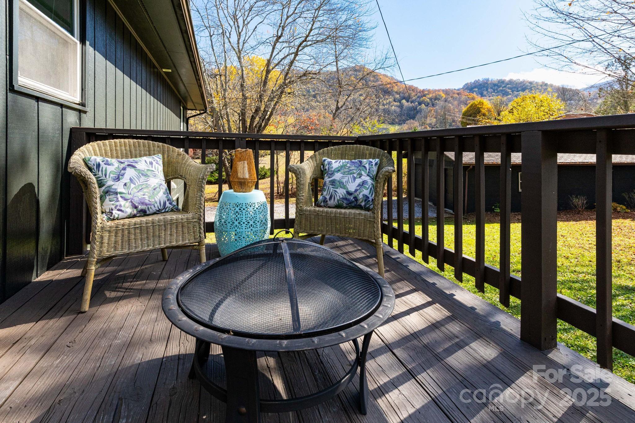 182 Dock Ratcliffe Road