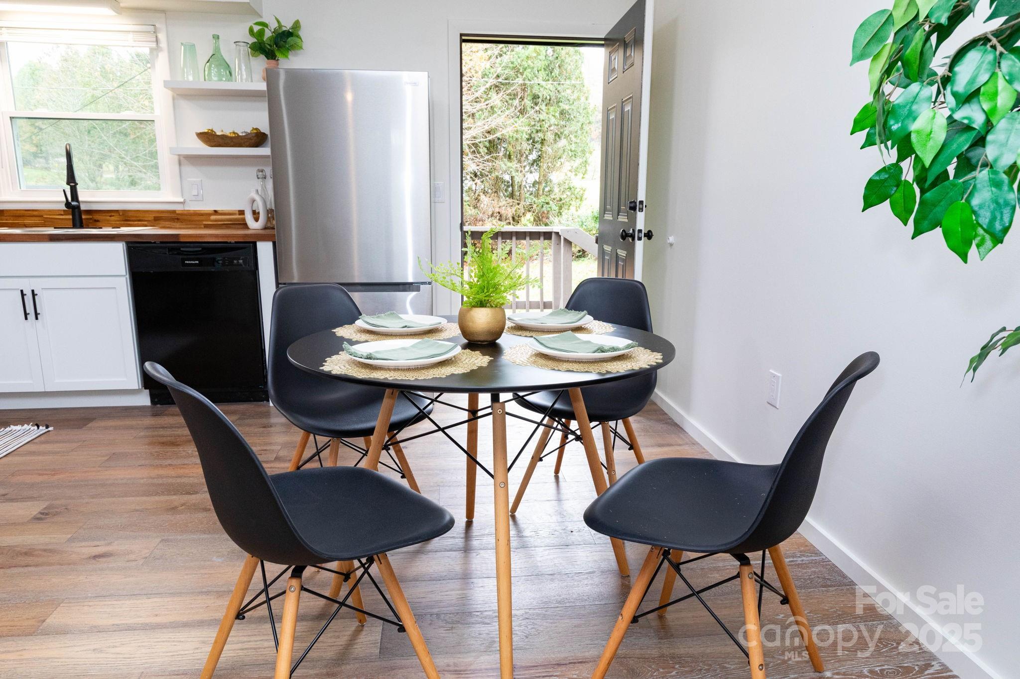 182 Dock Ratcliffe Road