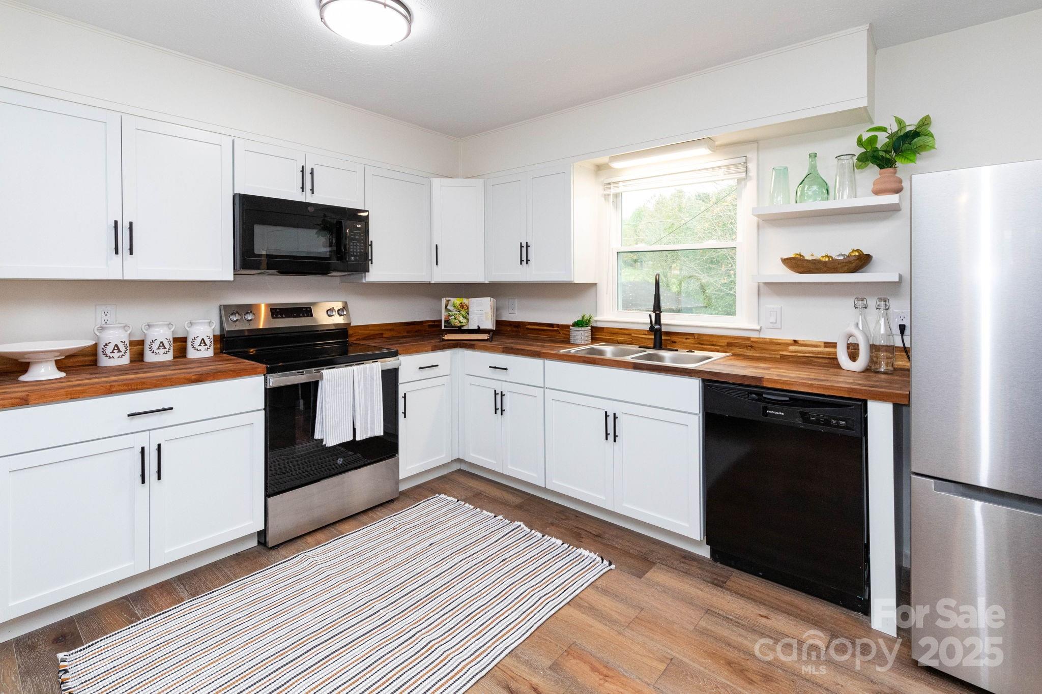 182 Dock Ratcliffe Road