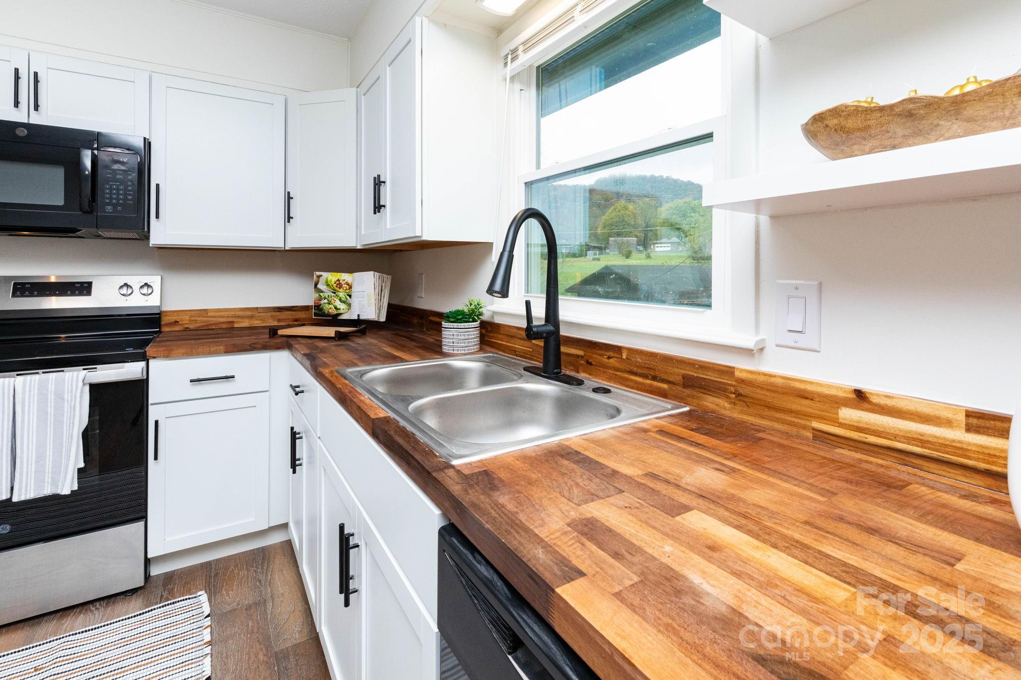 182 Dock Ratcliffe Road