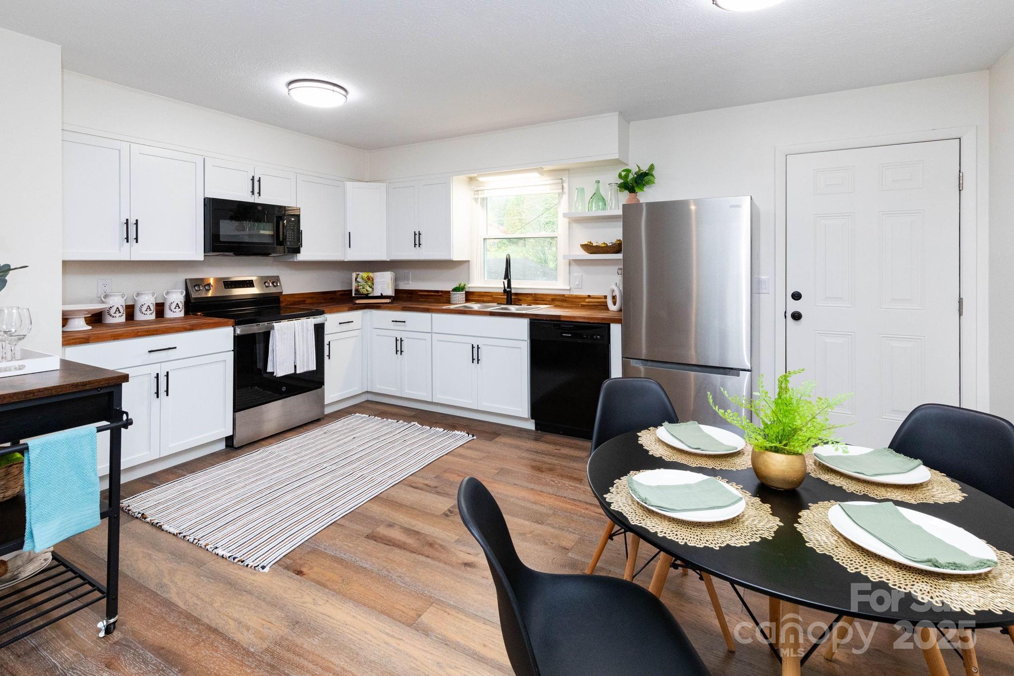 182 Dock Ratcliffe Road