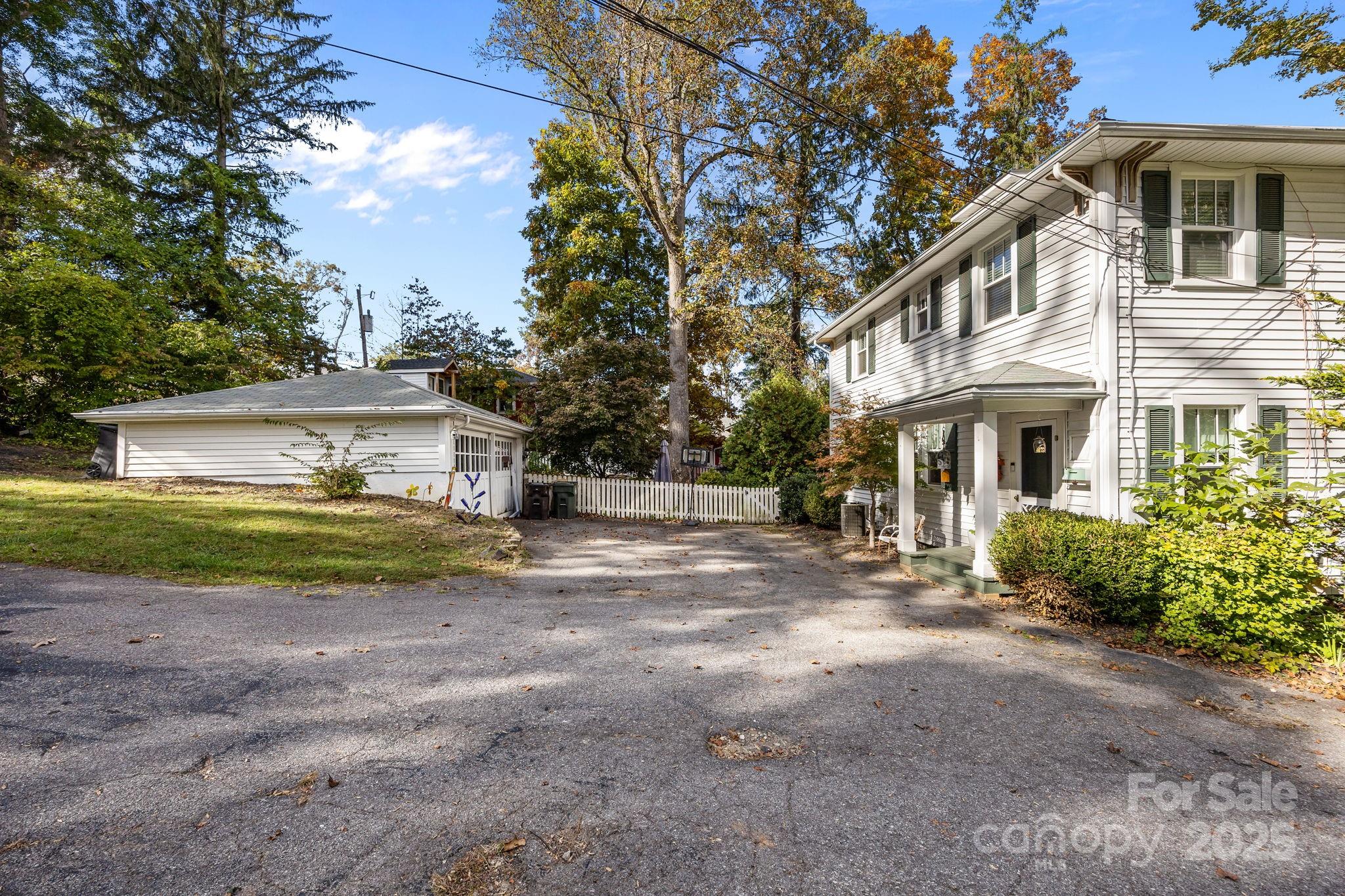 891 Hendersonville Road