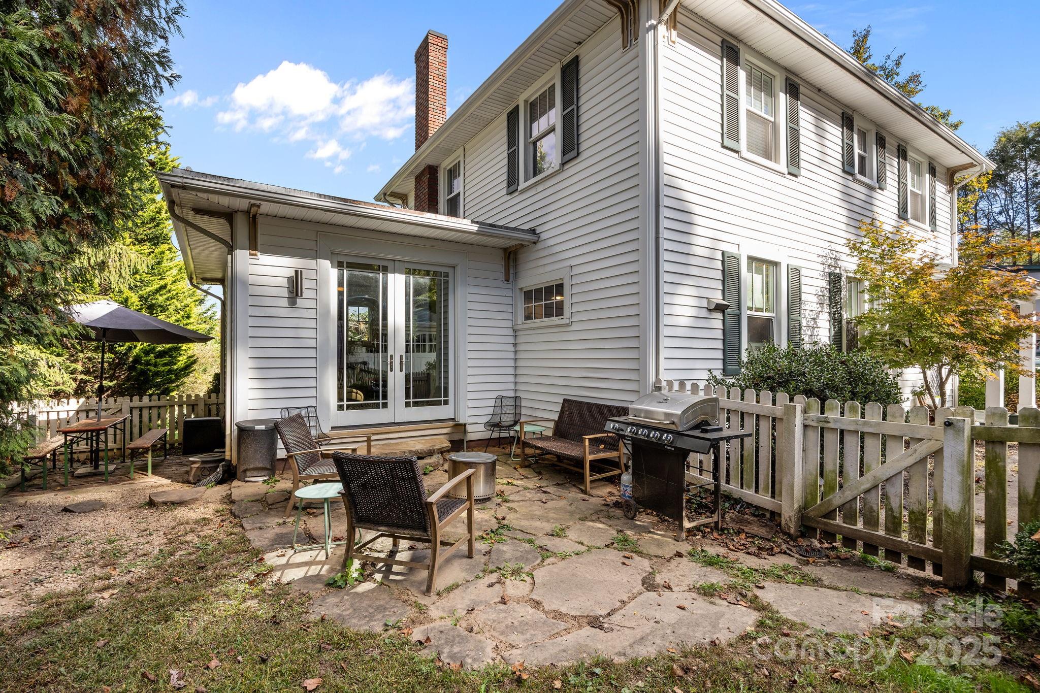 891 Hendersonville Road