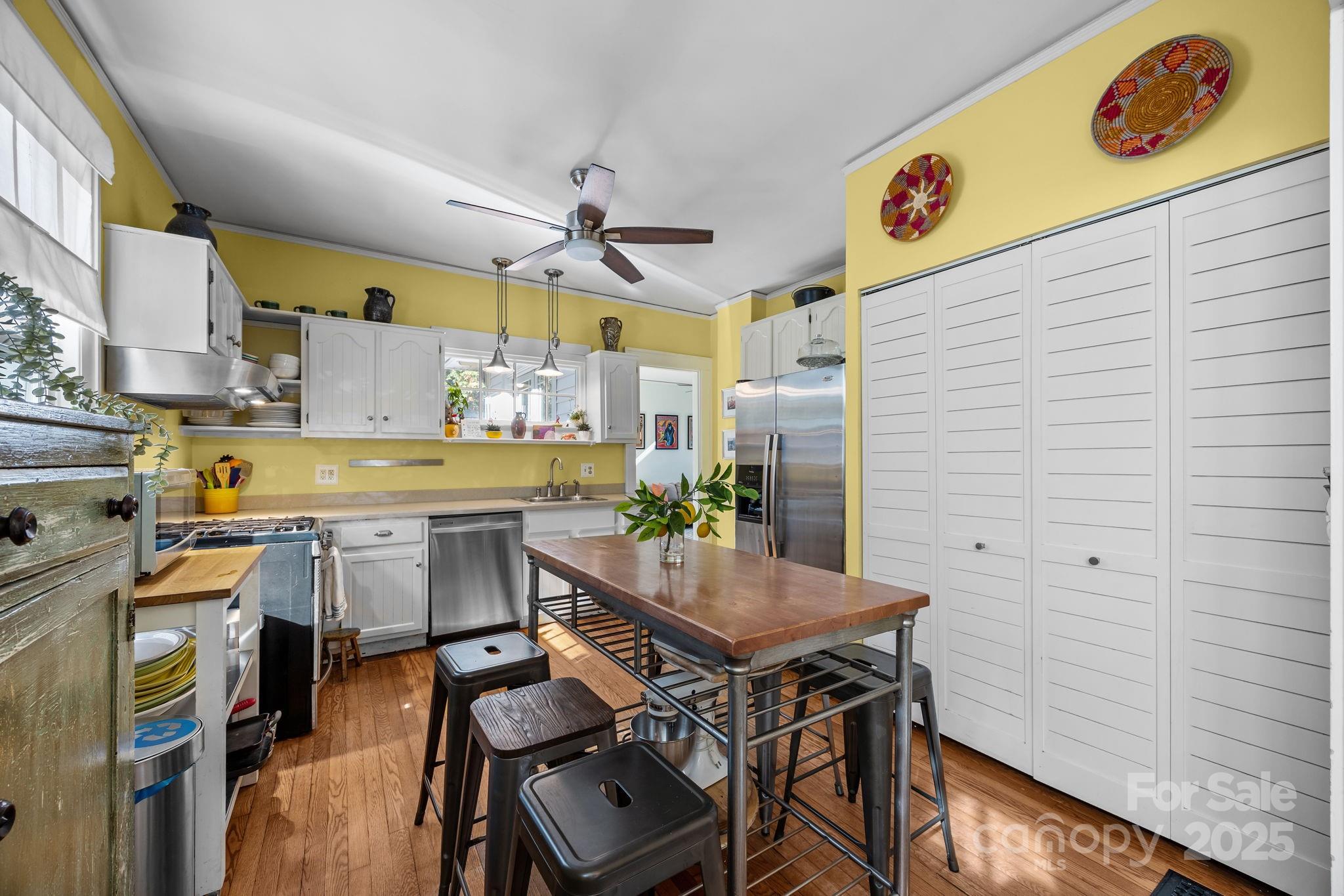 891 Hendersonville Road